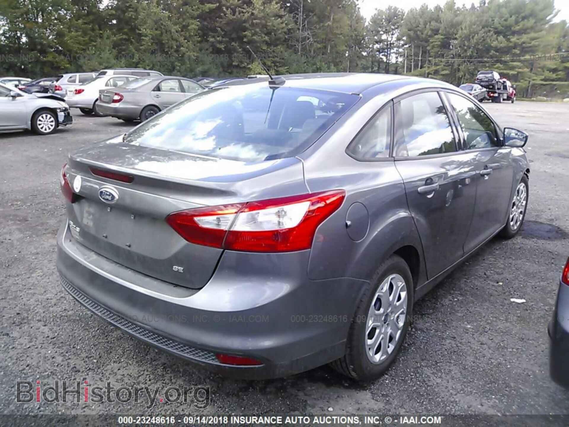 2012 Ford Focus - VIN: 1FAHP3F2XCL240805 - Photo 4