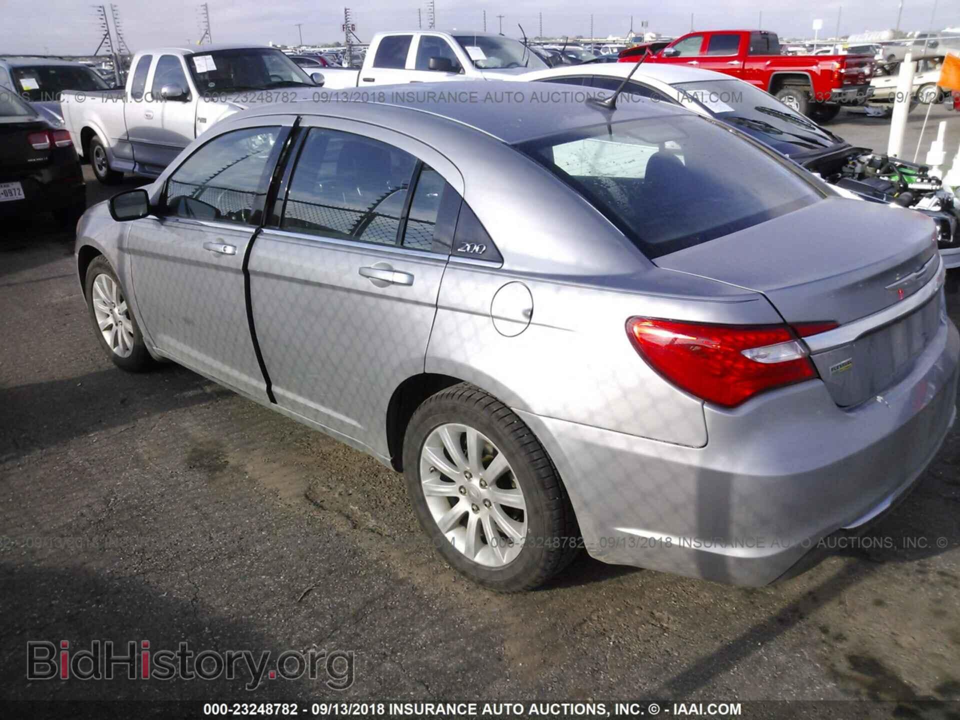 2013 Chrysler 200 - VIN: 1C3CCBBG9DN528563 - Фото 3