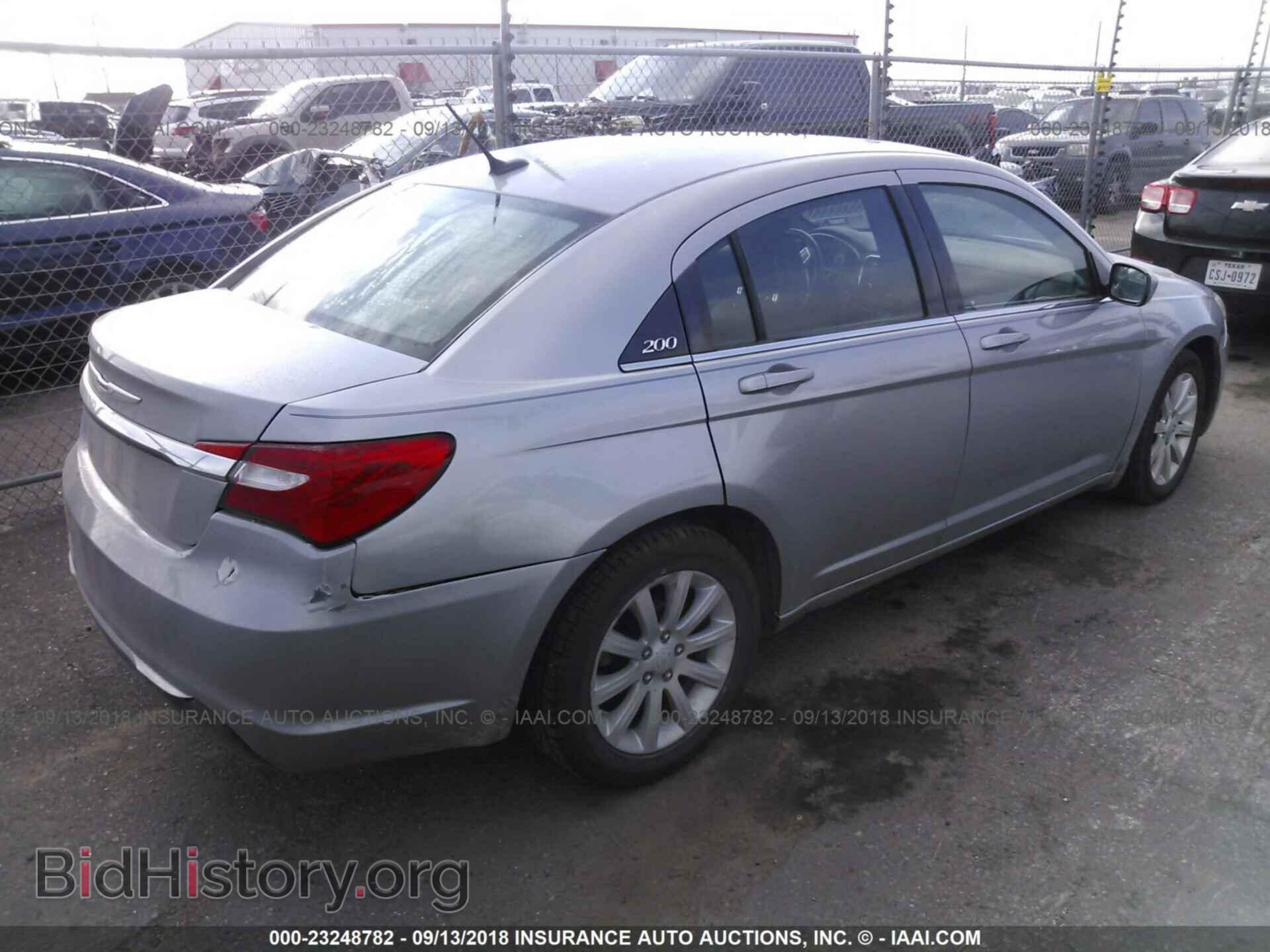 2013 Chrysler 200 - VIN: 1C3CCBBG9DN528563 - Фото 4