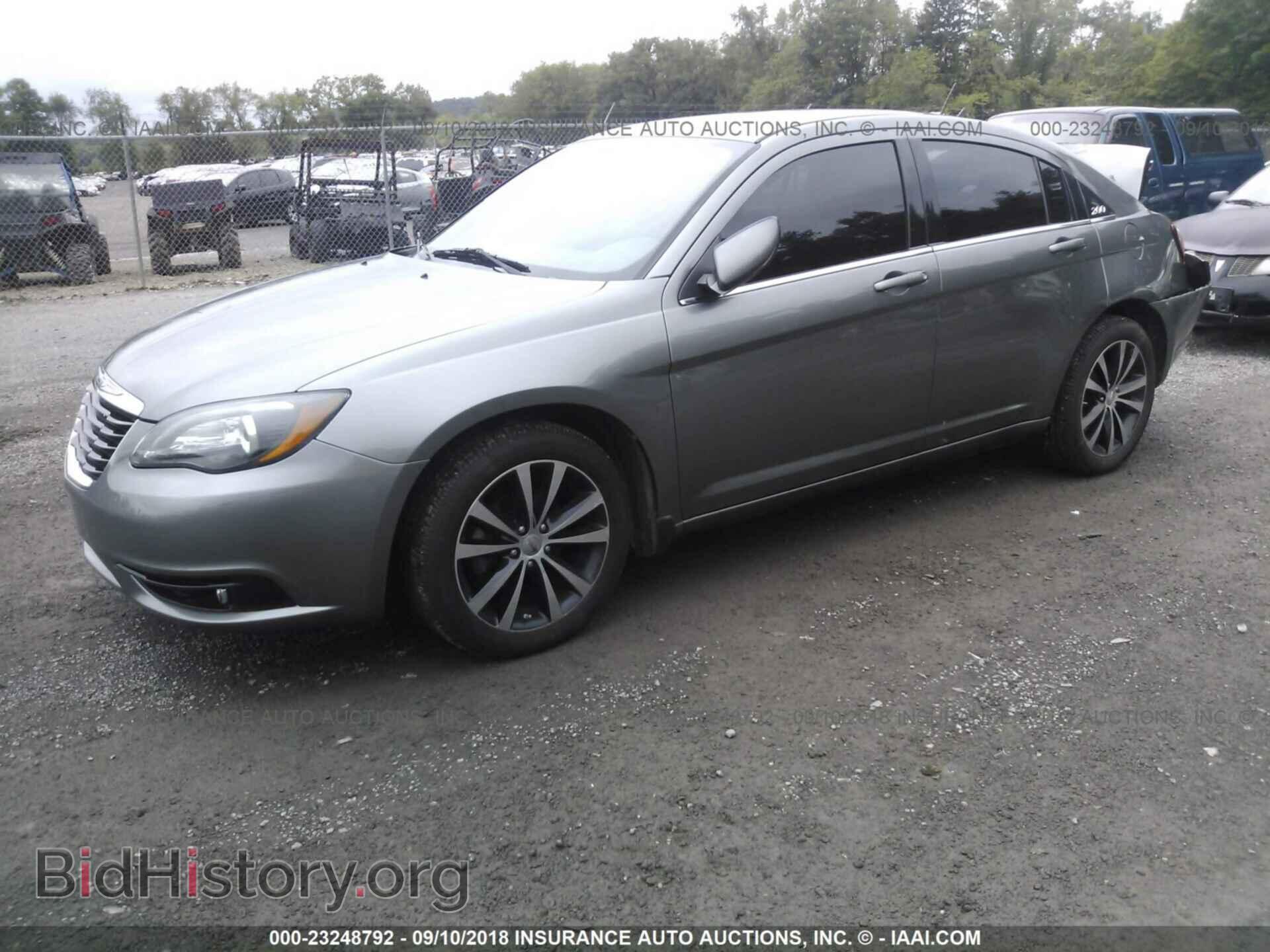 2013 Chrysler 200 - VIN: 1C3CCBBB5DN513465 - Photo 2