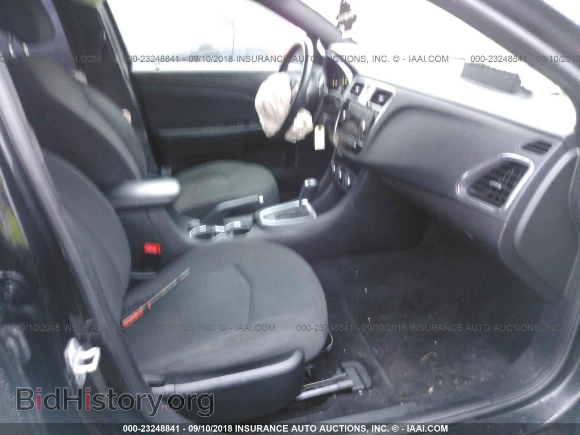 2011 Chrysler 200 - VIN: 1C3BC1FB6BN576409 - Фото 5