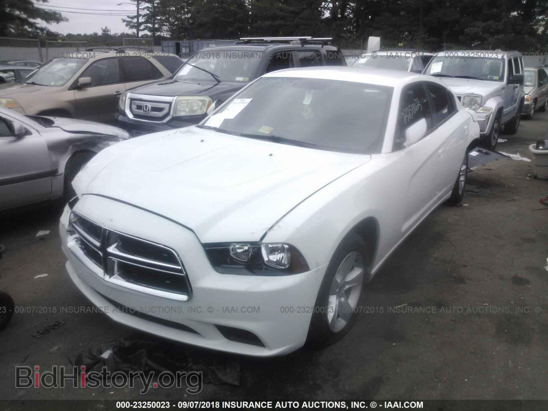 2011 Dodge Charger - VIN: 2B3CL3CG7BH576652 - Фото 2