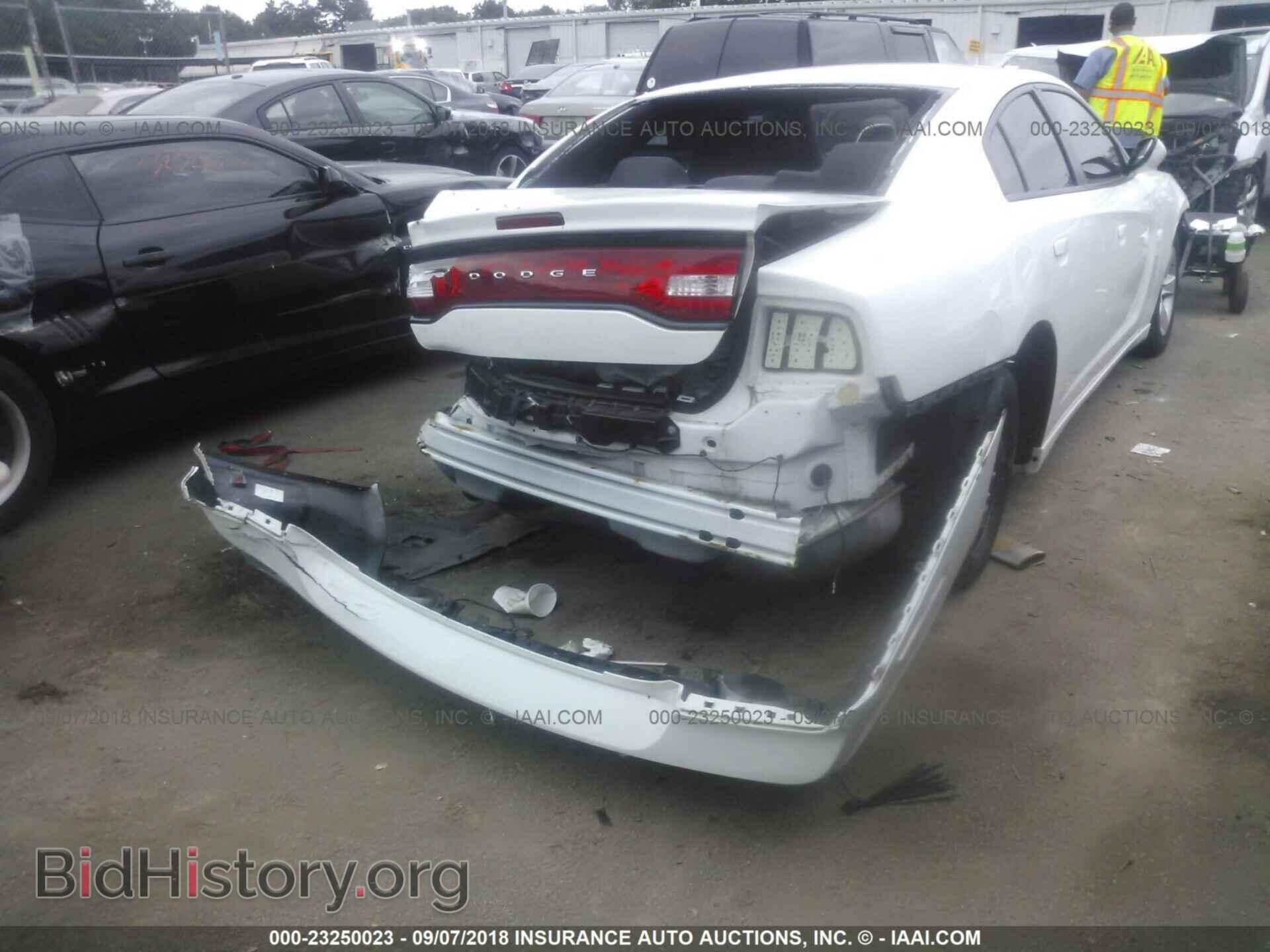 2011 Dodge Charger - VIN: 2B3CL3CG7BH576652 - Фото 4