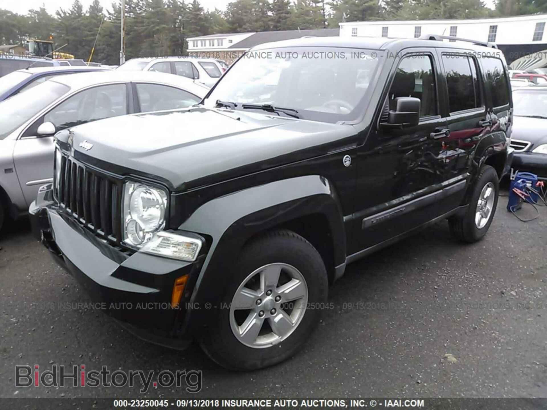 2011 Jeep Liberty - VIN: 1J4PN2GK2BW592353 - Фото 2