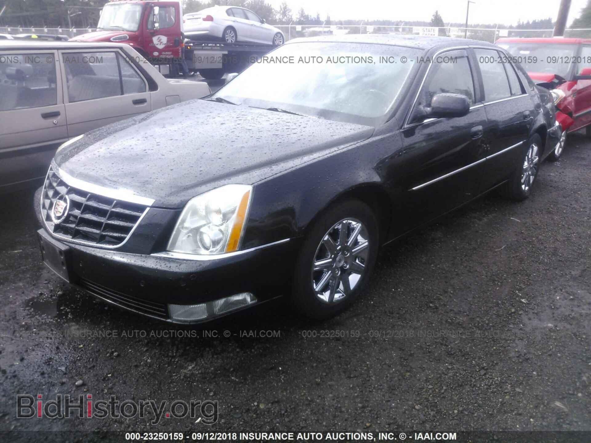 2011 Cadillac Dts - VIN: 1G6KH5E63BU136357 - Фото 2