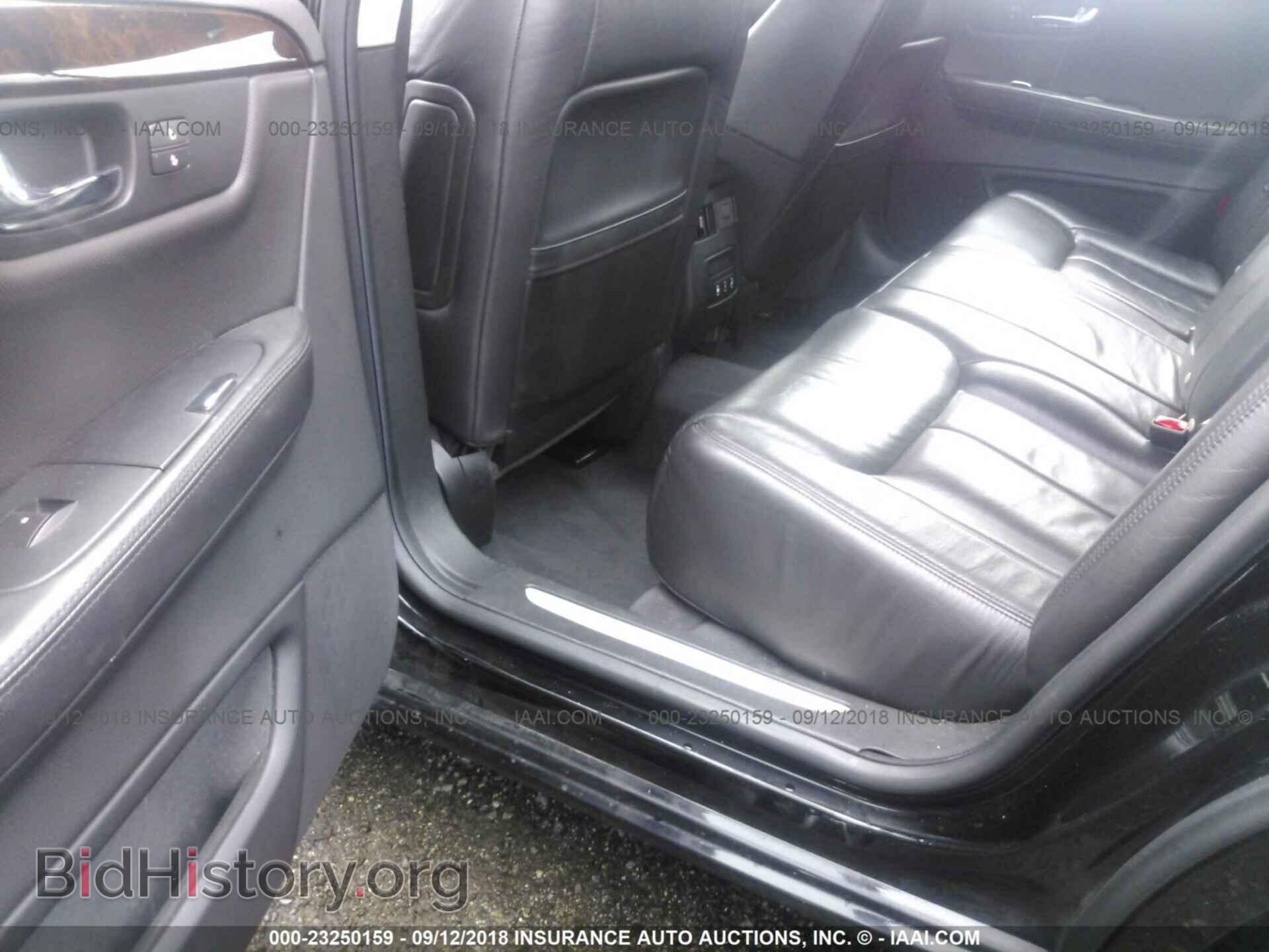 2011 Cadillac Dts - VIN: 1G6KH5E63BU136357 - Фото 8