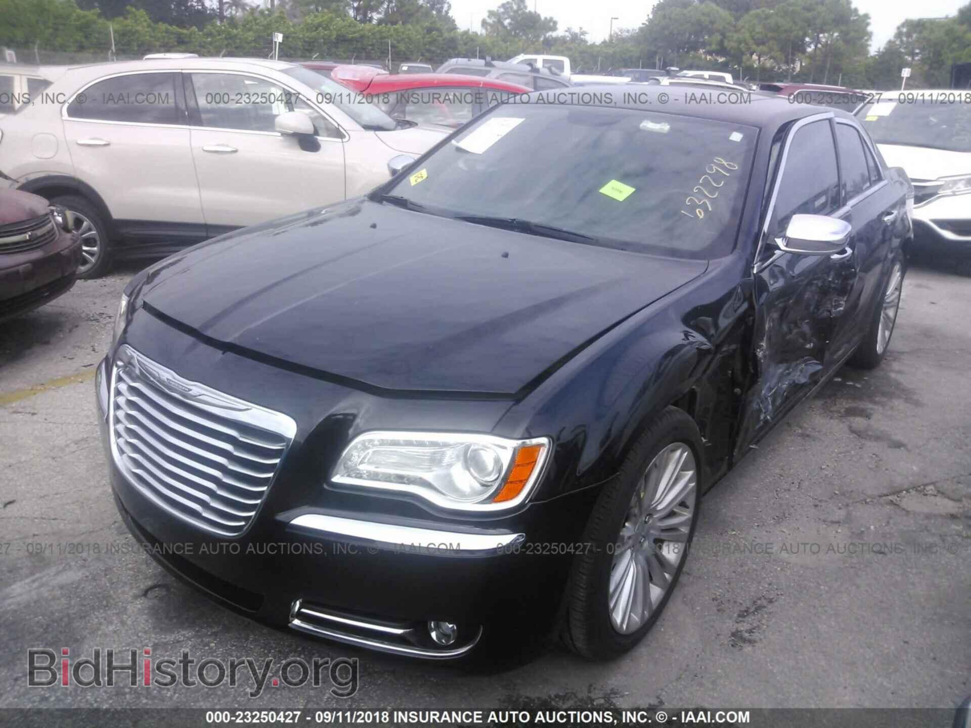 2013 Chrysler 300c - VIN: 2C3CCAEG1DH632298 - Фото 2