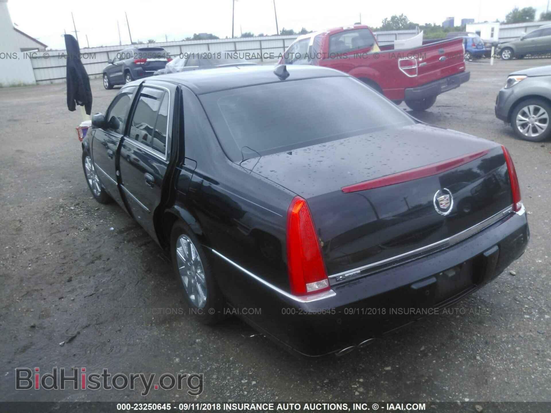 2011 Cadillac Dts - VIN: 1G6KH5E6XBU112170 - Фото 3
