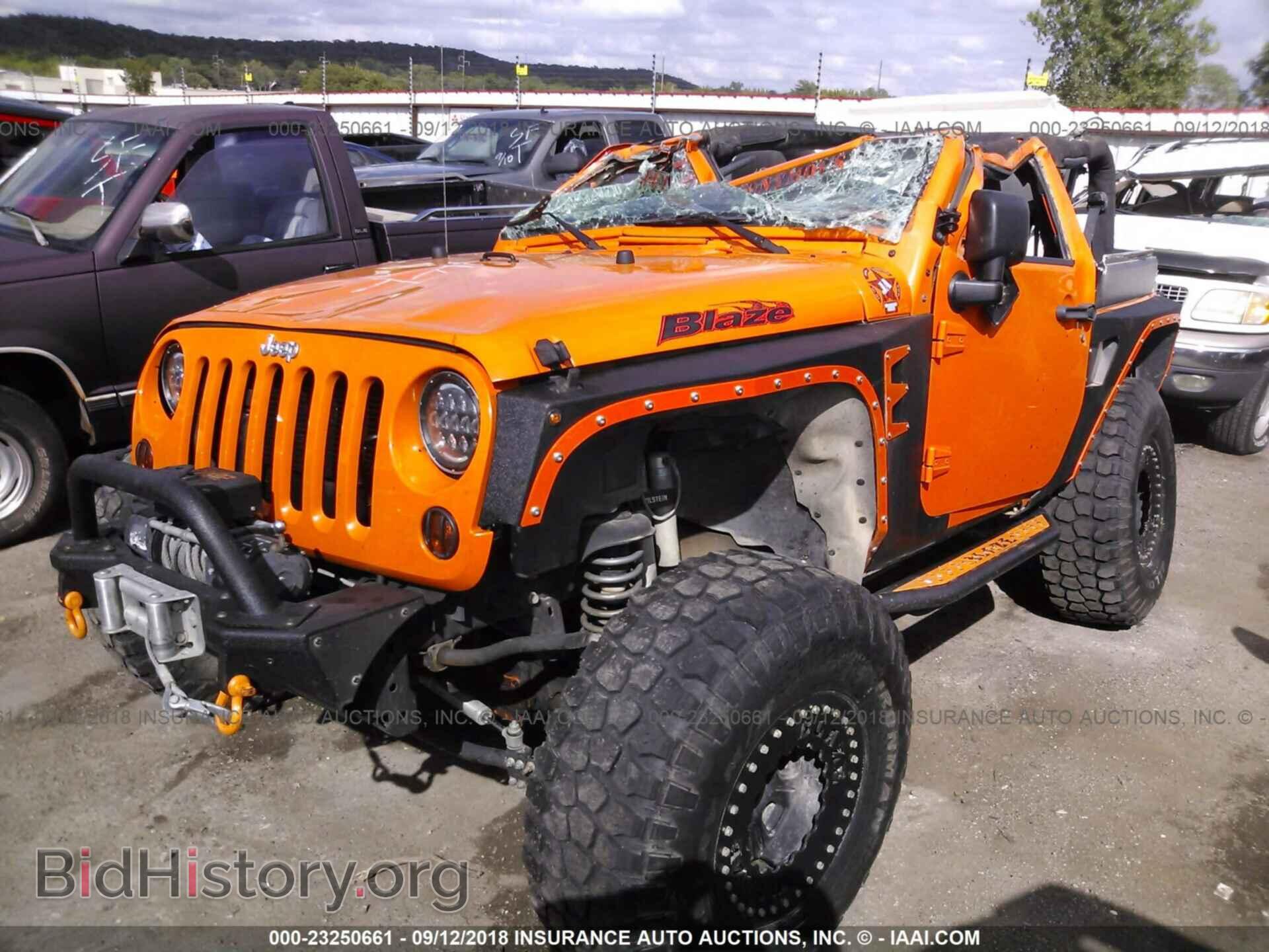 2012 Jeep Wrangler - VIN: 1C4AJWAG2CL282970 - Фото 2