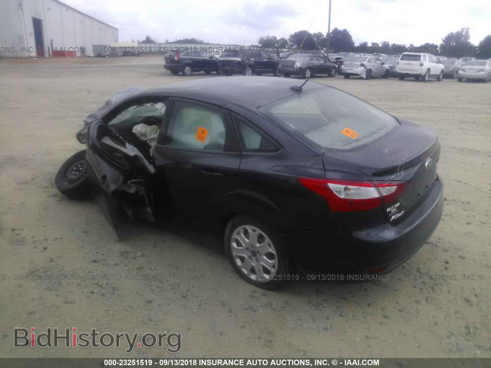 2012 Ford Focus - VIN: 1FAHP3F28CL102048 - Photo 3