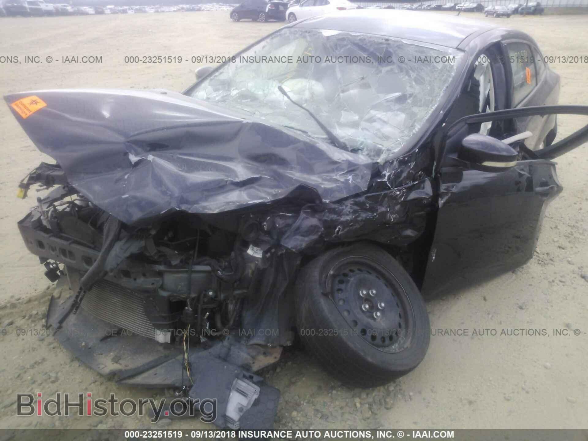 2012 Ford Focus - VIN: 1FAHP3F28CL102048 - Photo 6