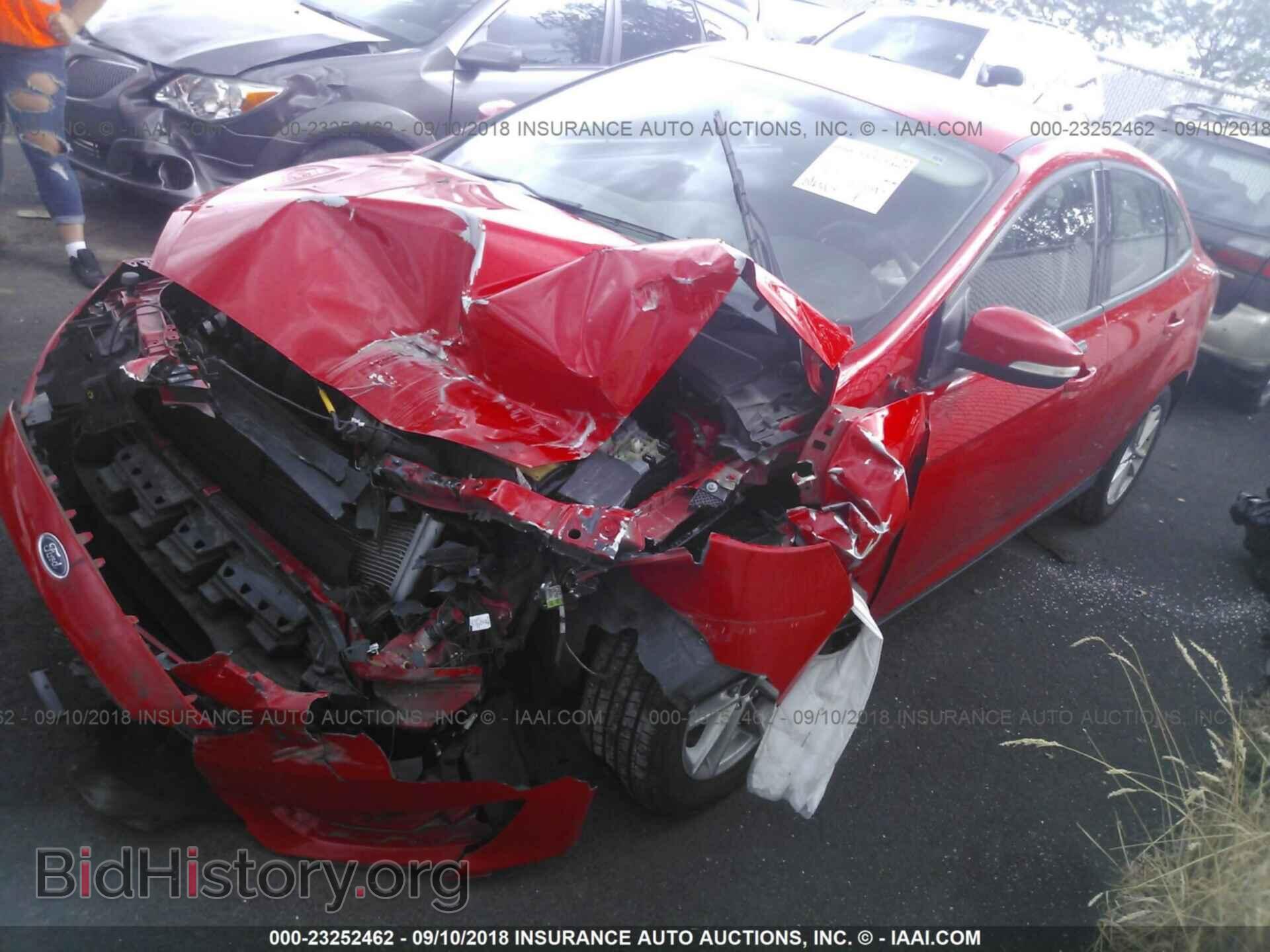 2015 Ford Focus - VIN: 1FADP3F20FL241898 - Photo 2