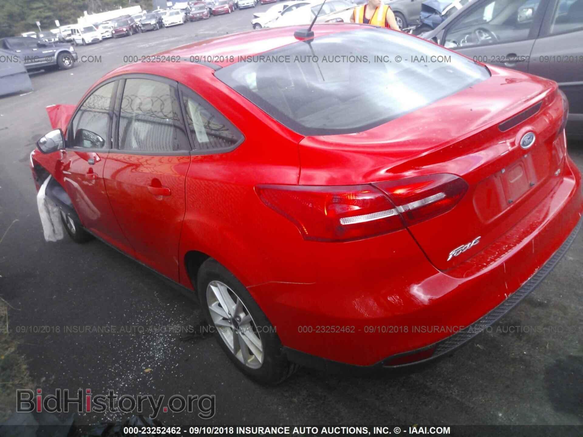 2015 Ford Focus - VIN: 1FADP3F20FL241898 - Photo 3