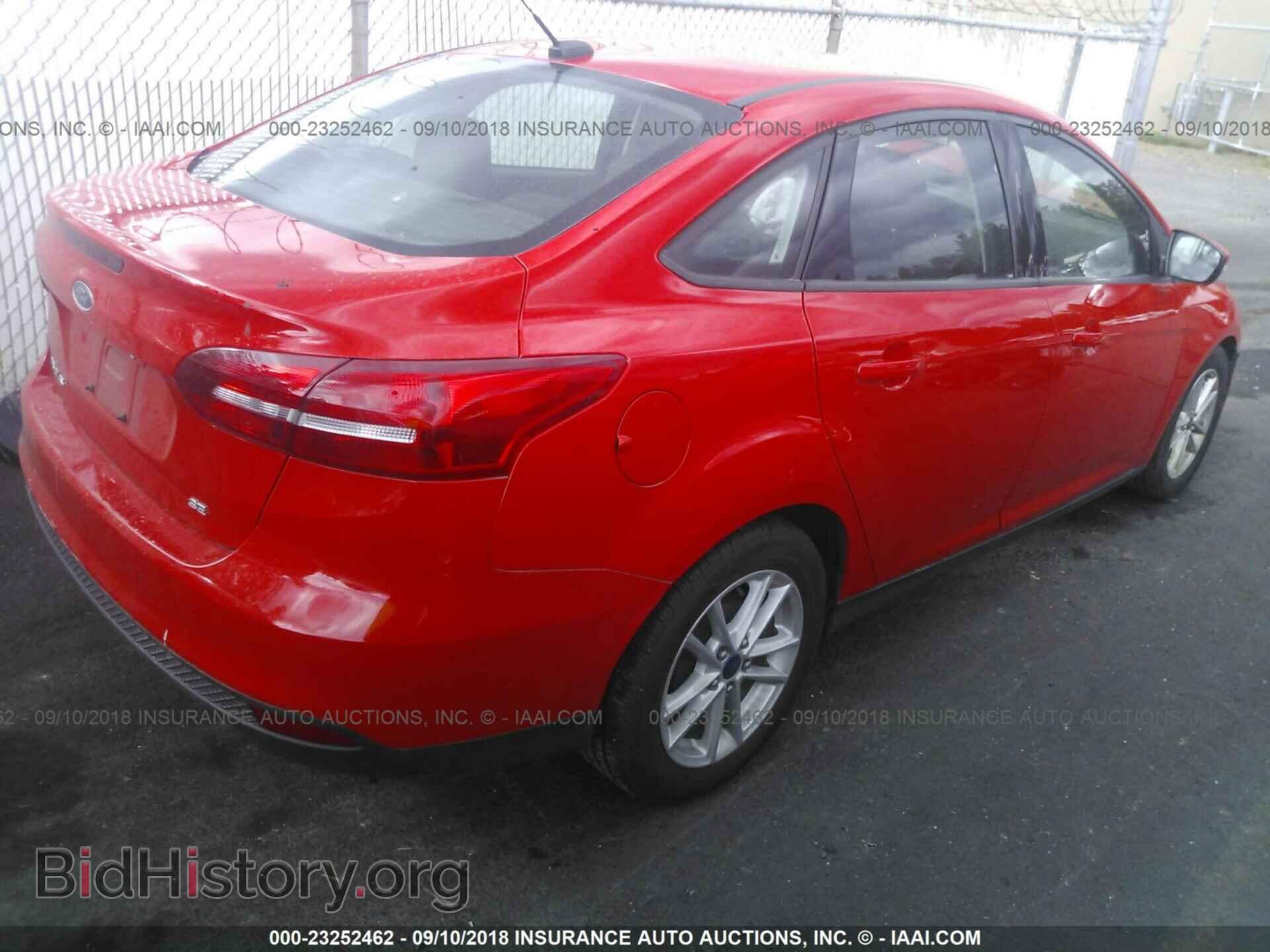 2015 Ford Focus - VIN: 1FADP3F20FL241898 - Photo 4