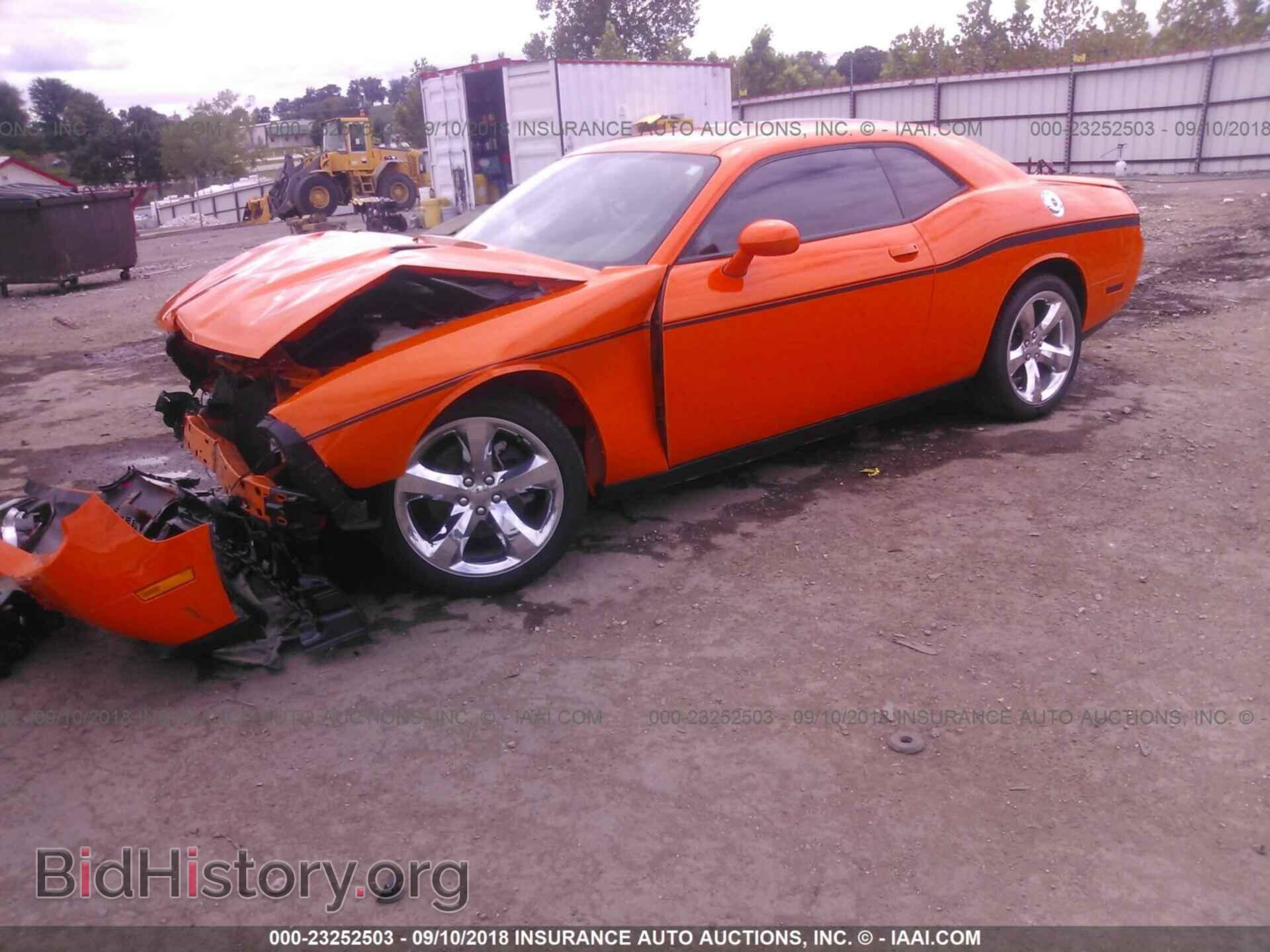 2014 Dodge Challenger - VIN: 2C3CDYAG9EH142527 - Photo 2