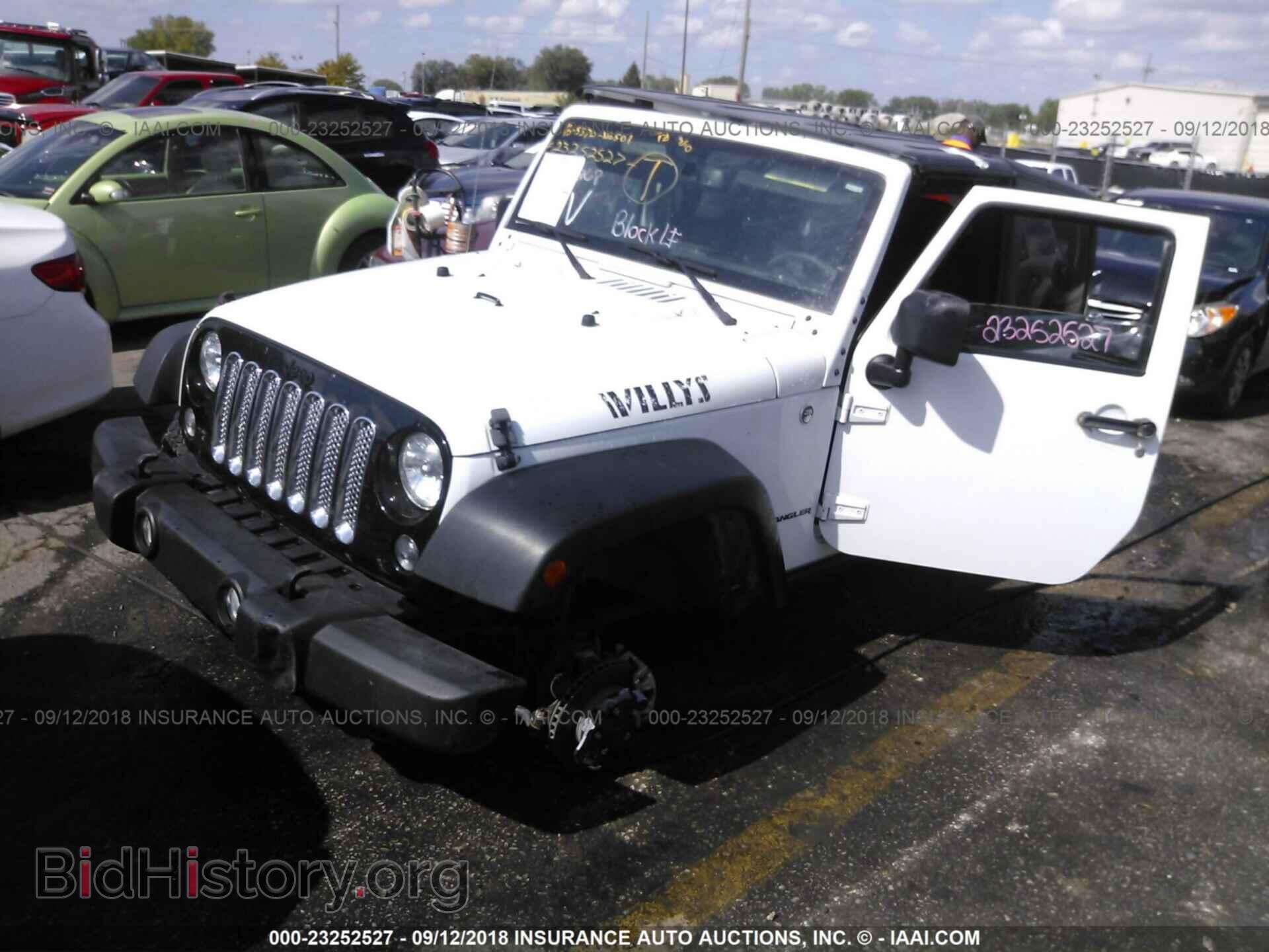 2015 Jeep Wrangler - VIN: 1C4AJWAG1FL737487 - Фото 2