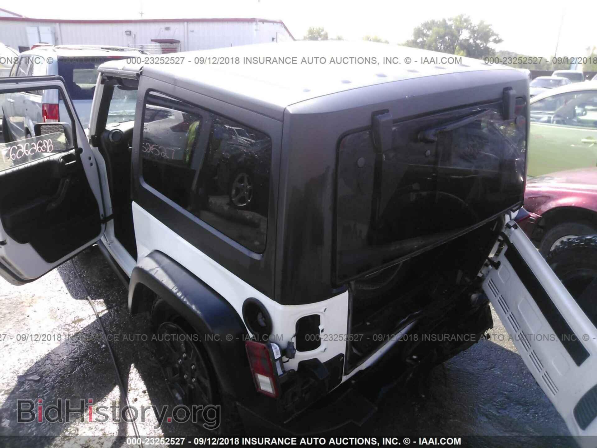 2015 Jeep Wrangler - VIN: 1C4AJWAG1FL737487 - Фото 3