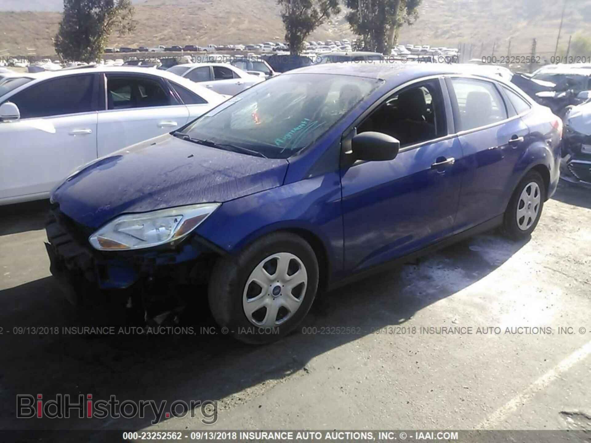 2012 Ford Focus - VIN: 1FAHP3E29CL267947 - Photo 2