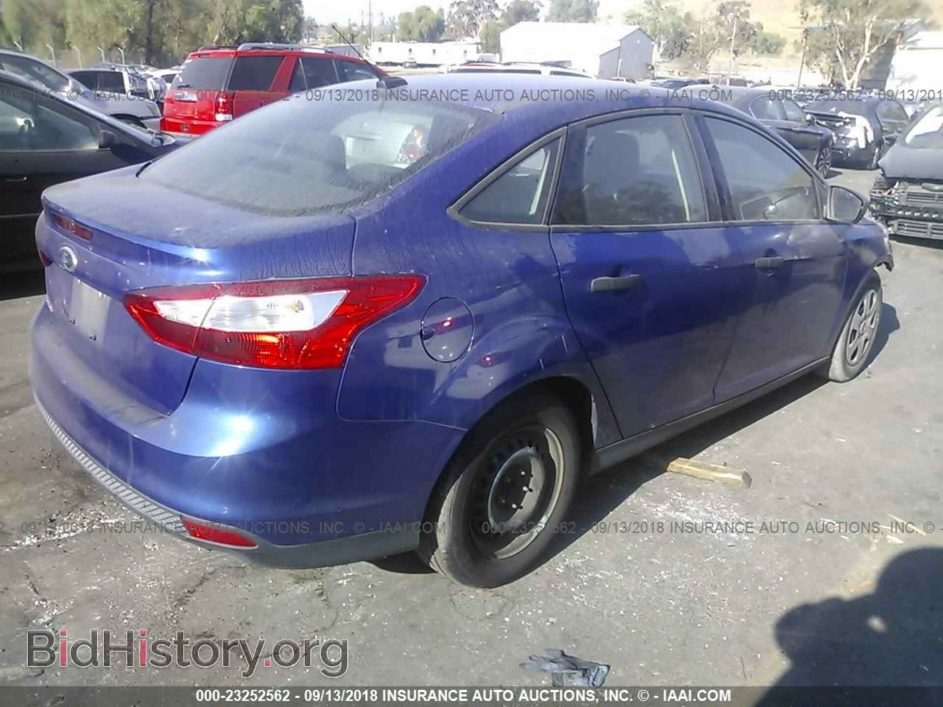 2012 Ford Focus - VIN: 1FAHP3E29CL267947 - Photo 4