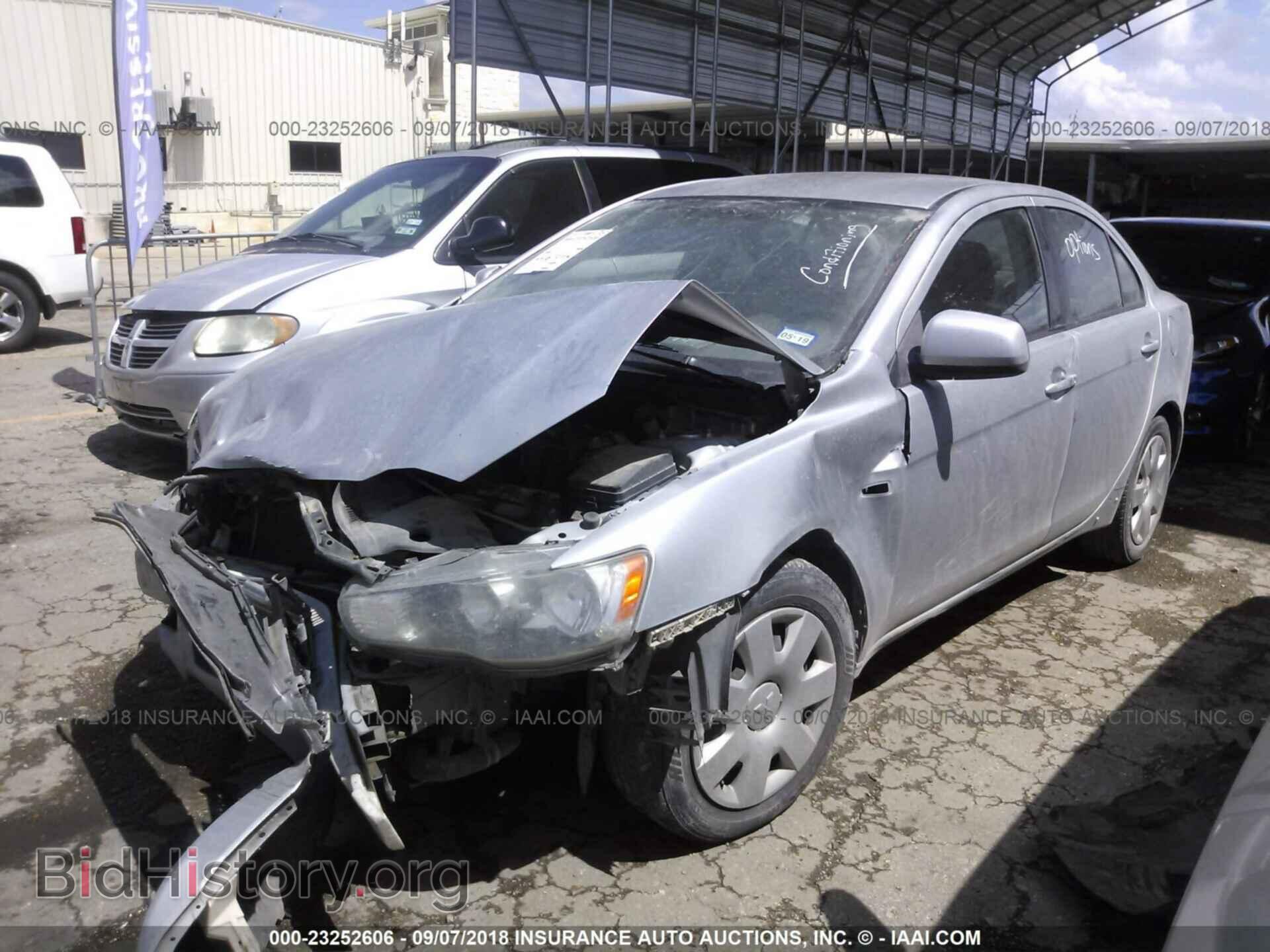 2011 Mitsubishi Lancer - VIN: JA32U2FU4BU024072 - Фото 2