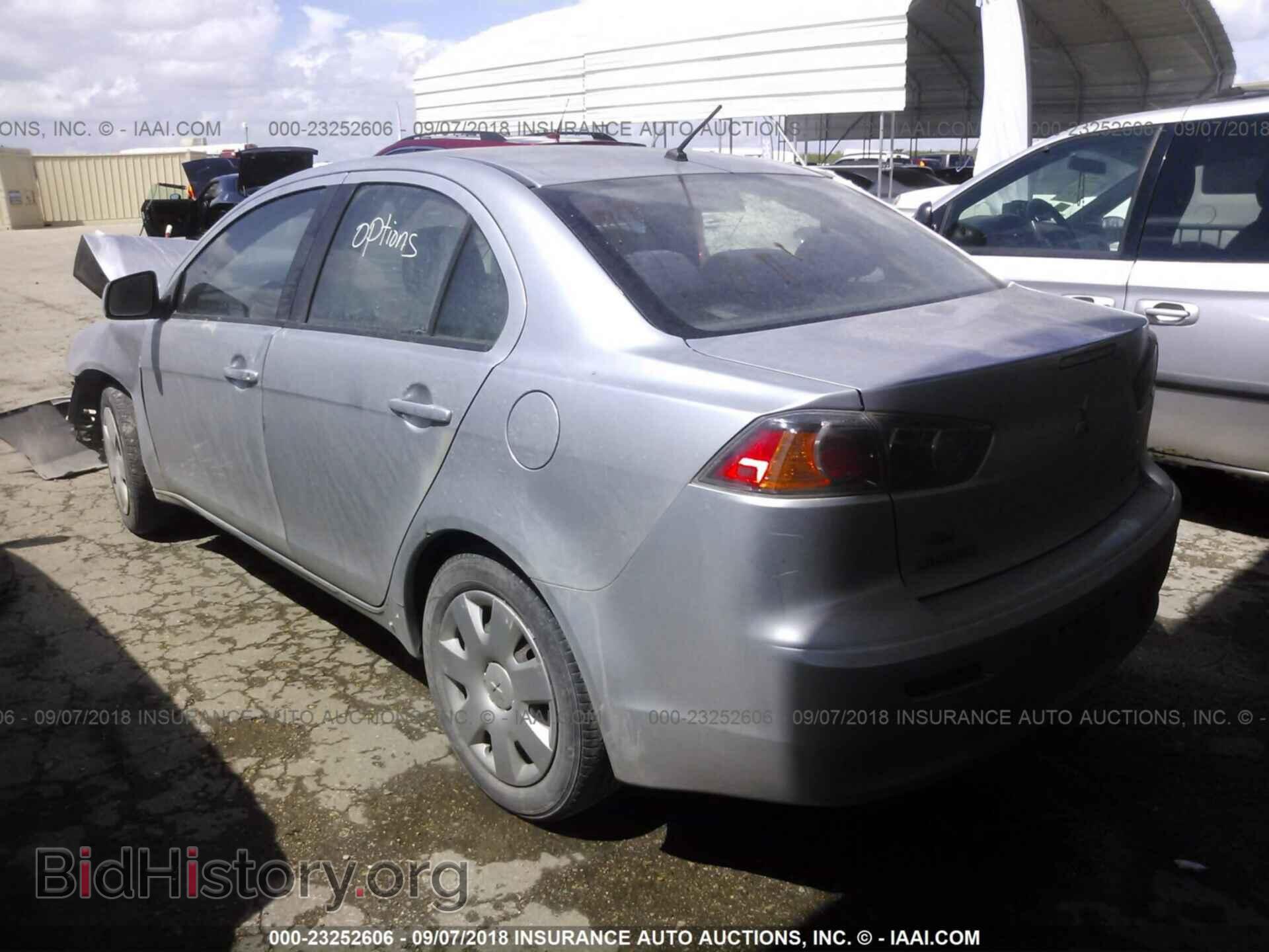 2011 Mitsubishi Lancer - VIN: JA32U2FU4BU024072 - Фото 3