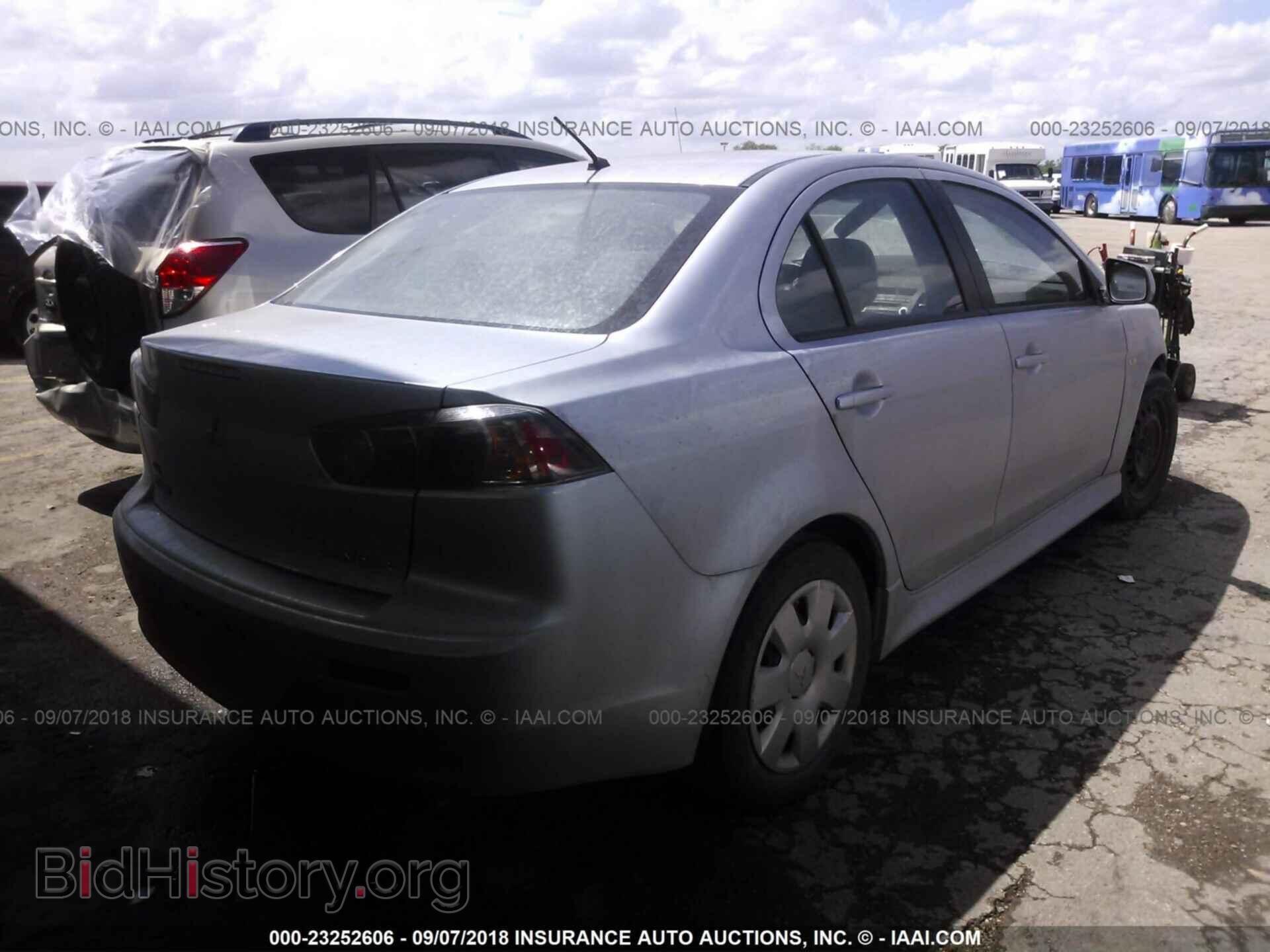 2011 Mitsubishi Lancer - VIN: JA32U2FU4BU024072 - Фото 4