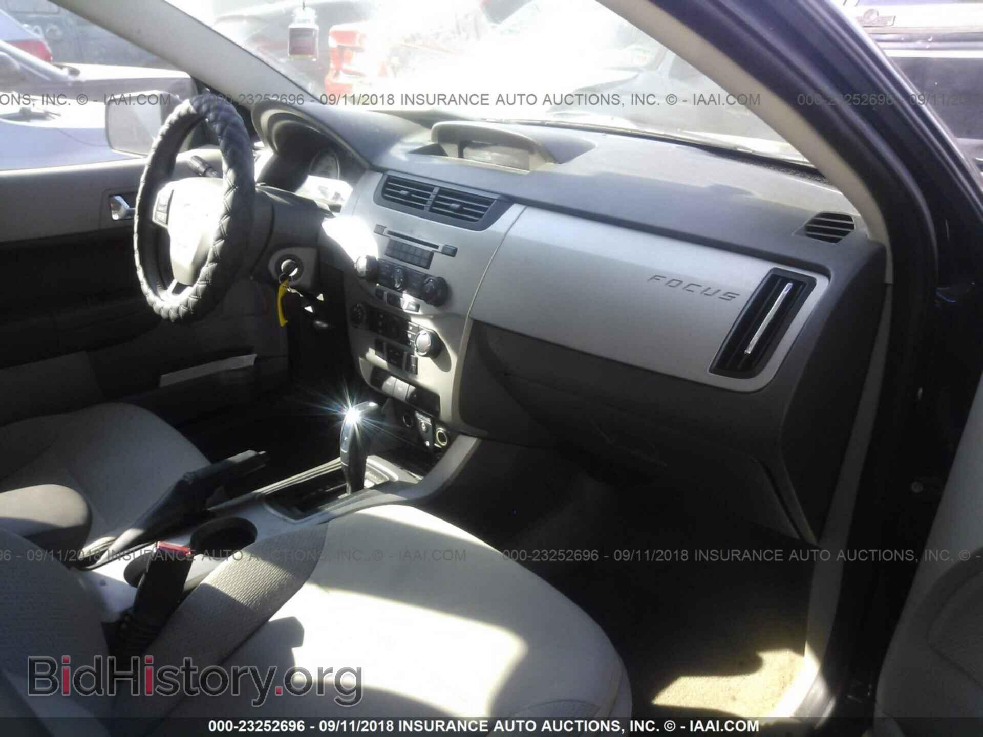 2011 Ford Focus - VIN: 1FAHP3GN9BW160420 - Фото 5