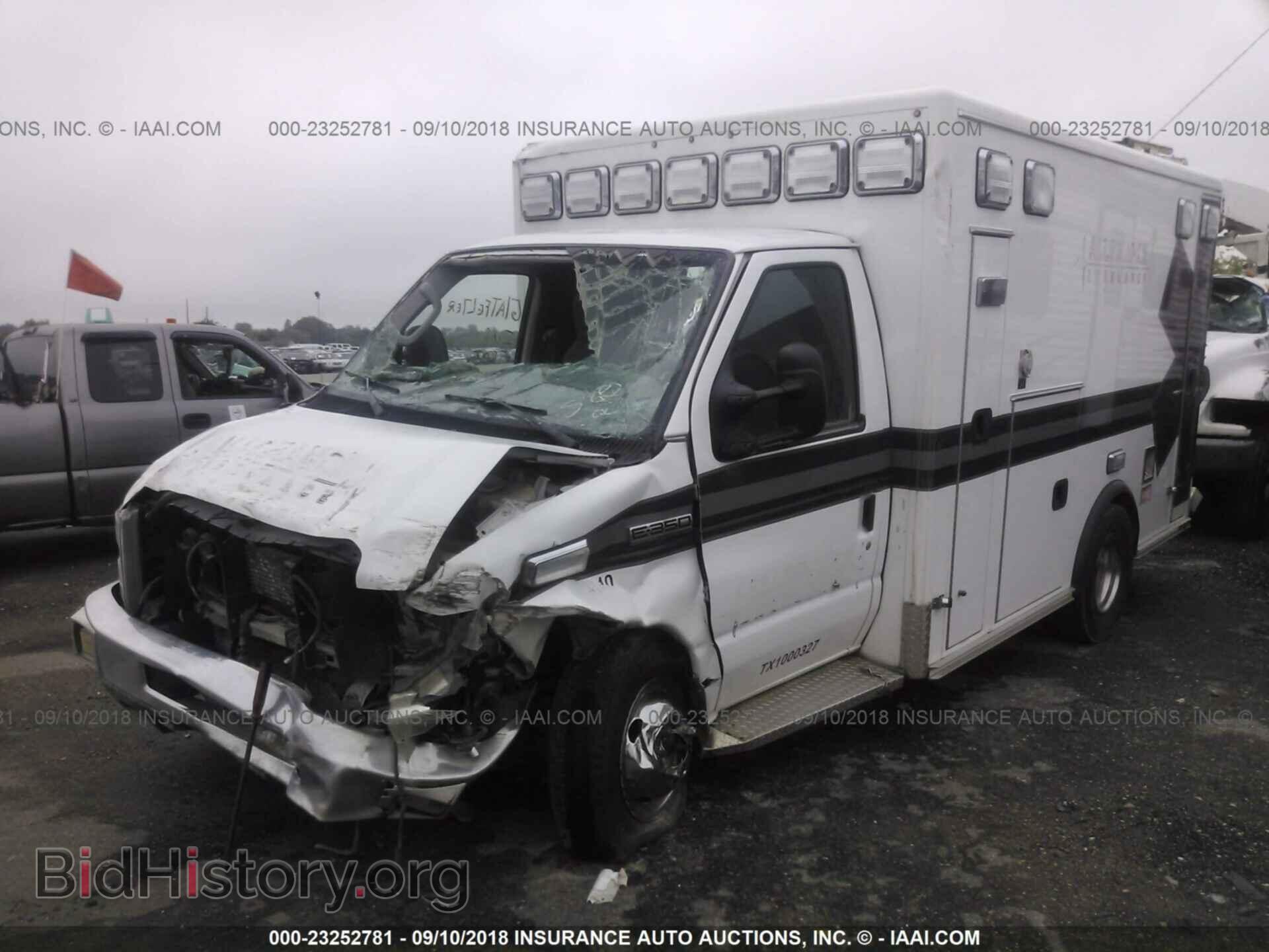 2014 Ford Econoline - VIN: 1FDWE3FS8EDB00123 - Photo 2