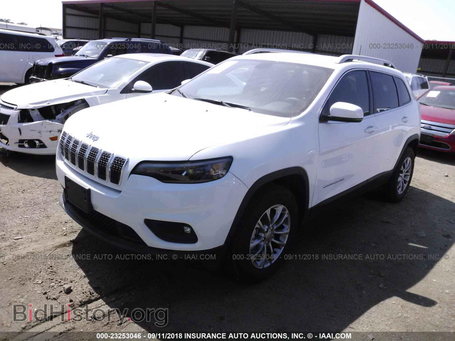 2019 Jeep Cherokee - VIN: 1C4PJMLX8KD112701 - Photo 2