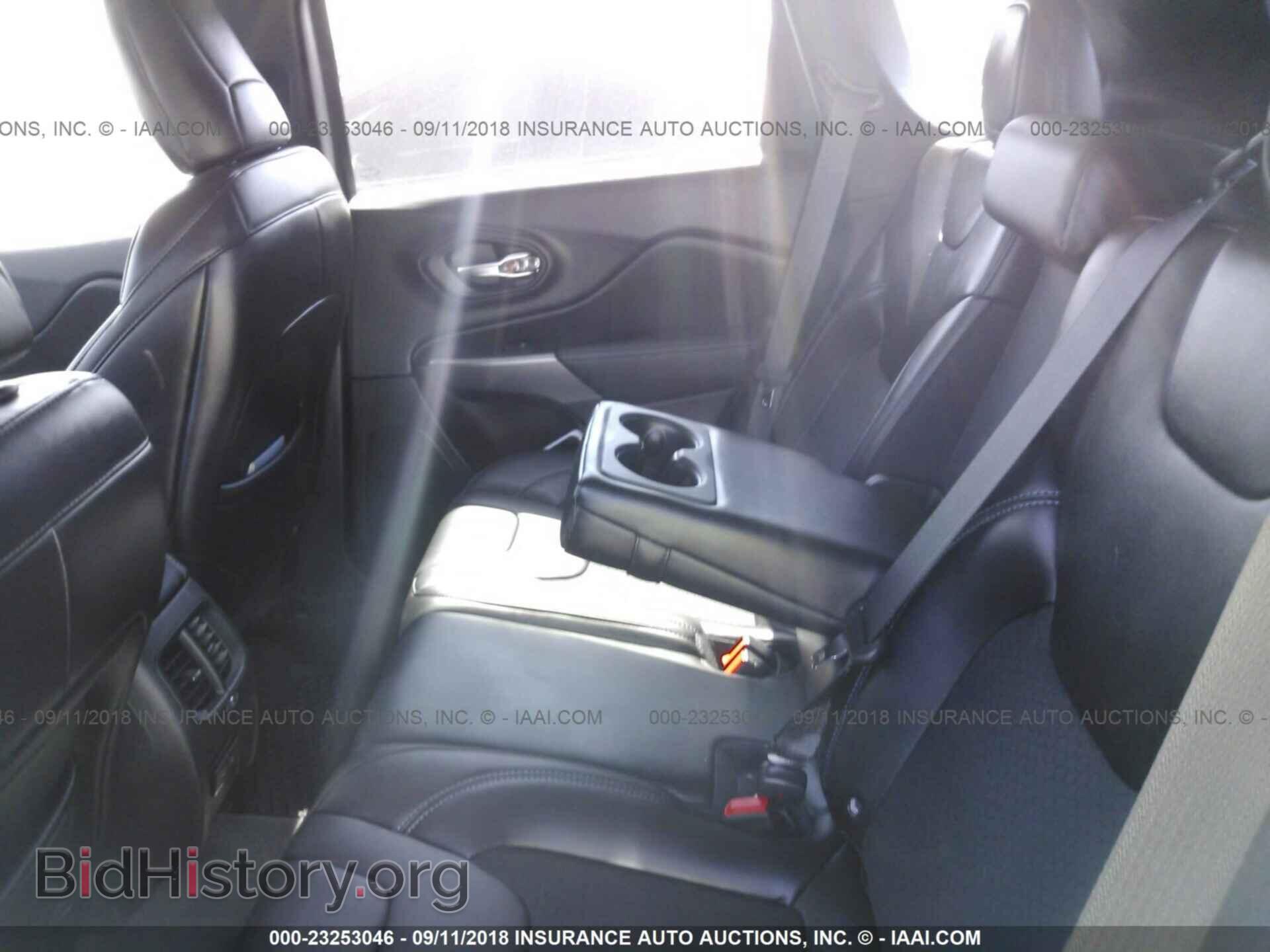 2019 Jeep Cherokee - VIN: 1C4PJMLX8KD112701 - Photo 8