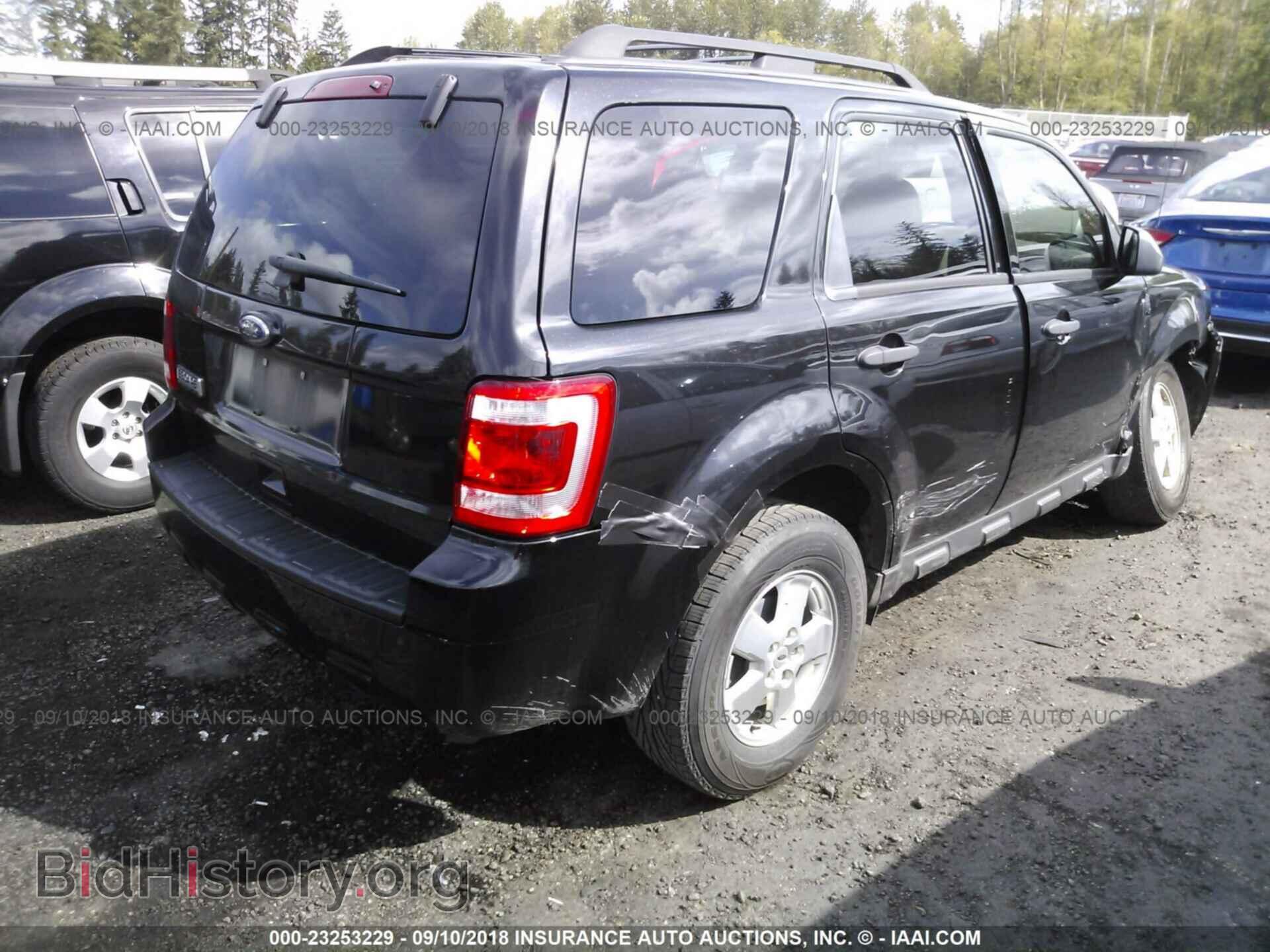 2011 Ford Escape - VIN: 1FMCU0C72BKA39198 - Фото 4