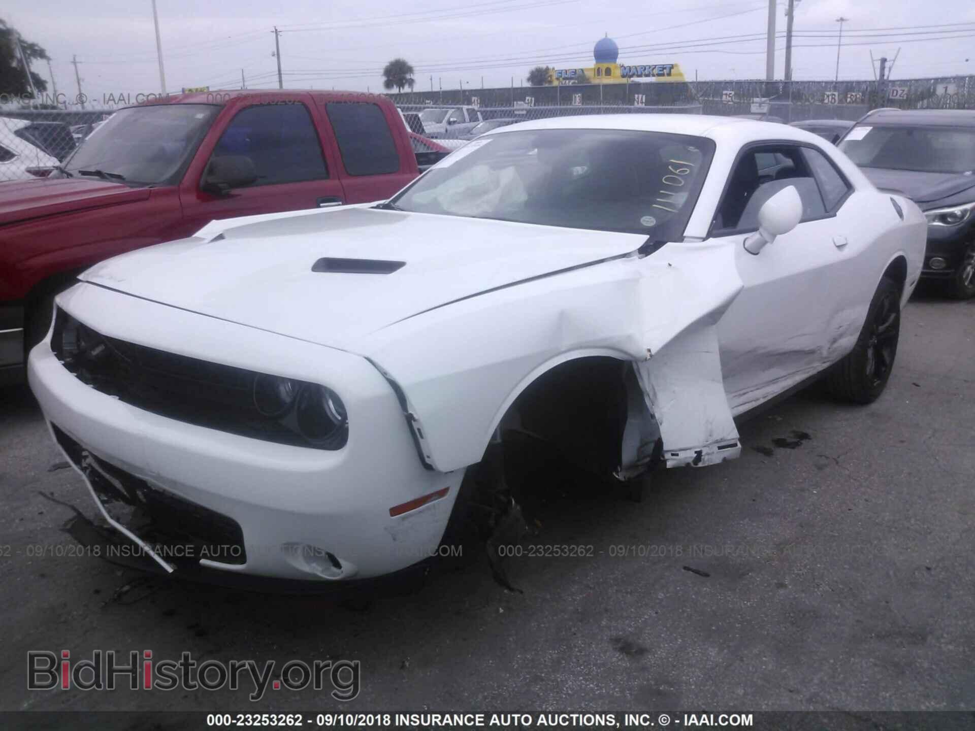 2018 Dodge Challenger - VIN: 2C3CDZAGXJH111061 - Фото 2