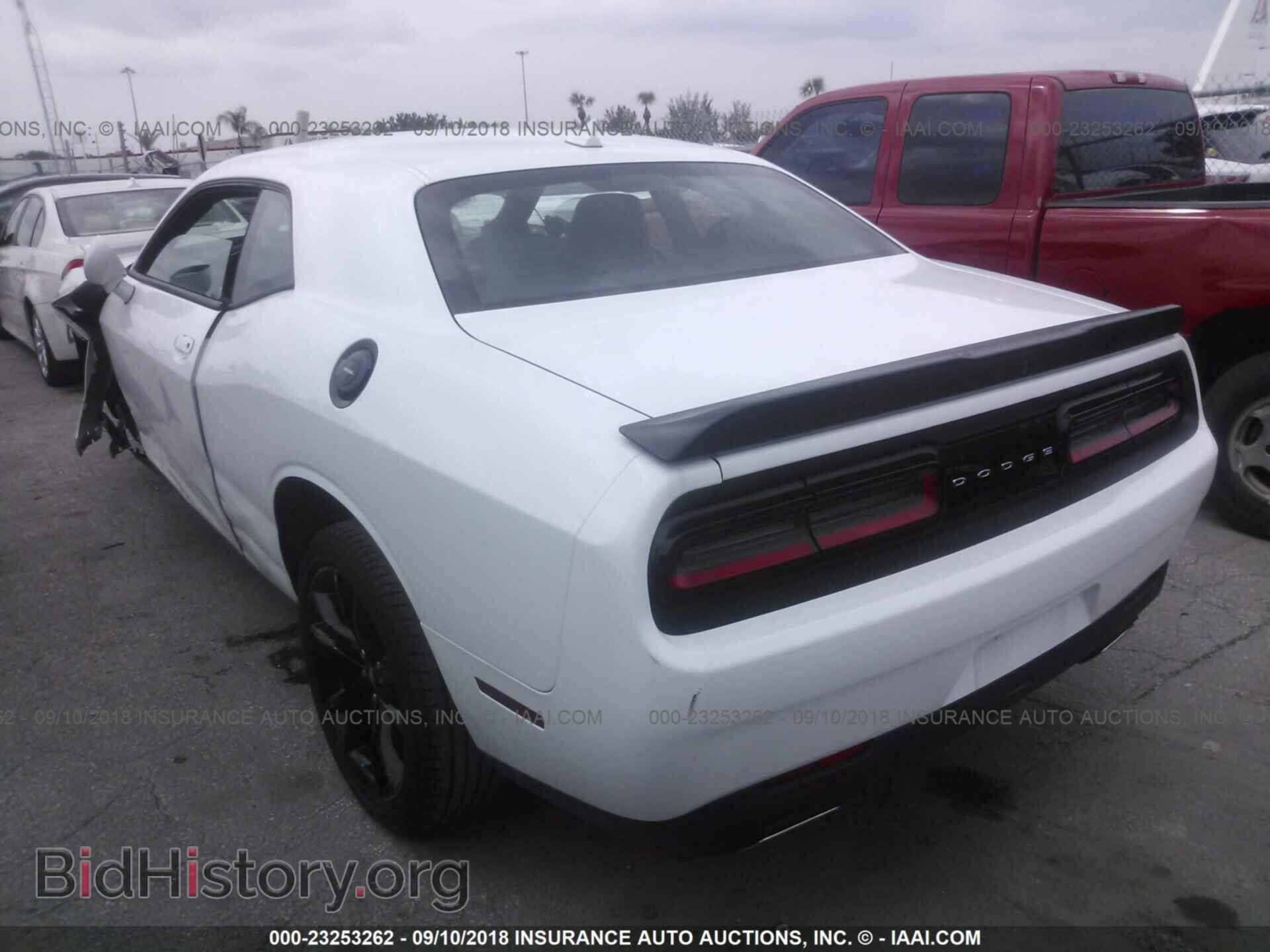 2018 Dodge Challenger - VIN: 2C3CDZAGXJH111061 - Фото 3