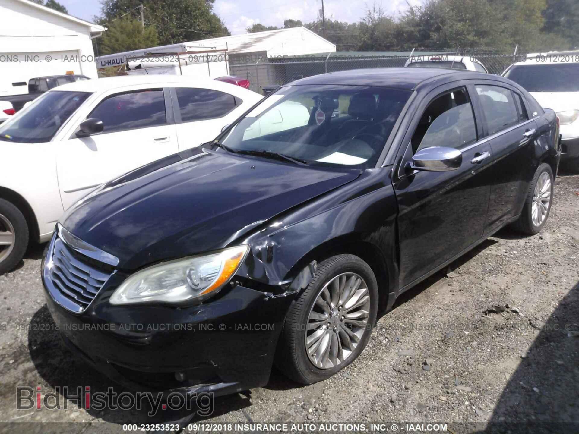 2011 Chrysler 200 - VIN: 1C3BC2FB4BN521348 - Фото 2