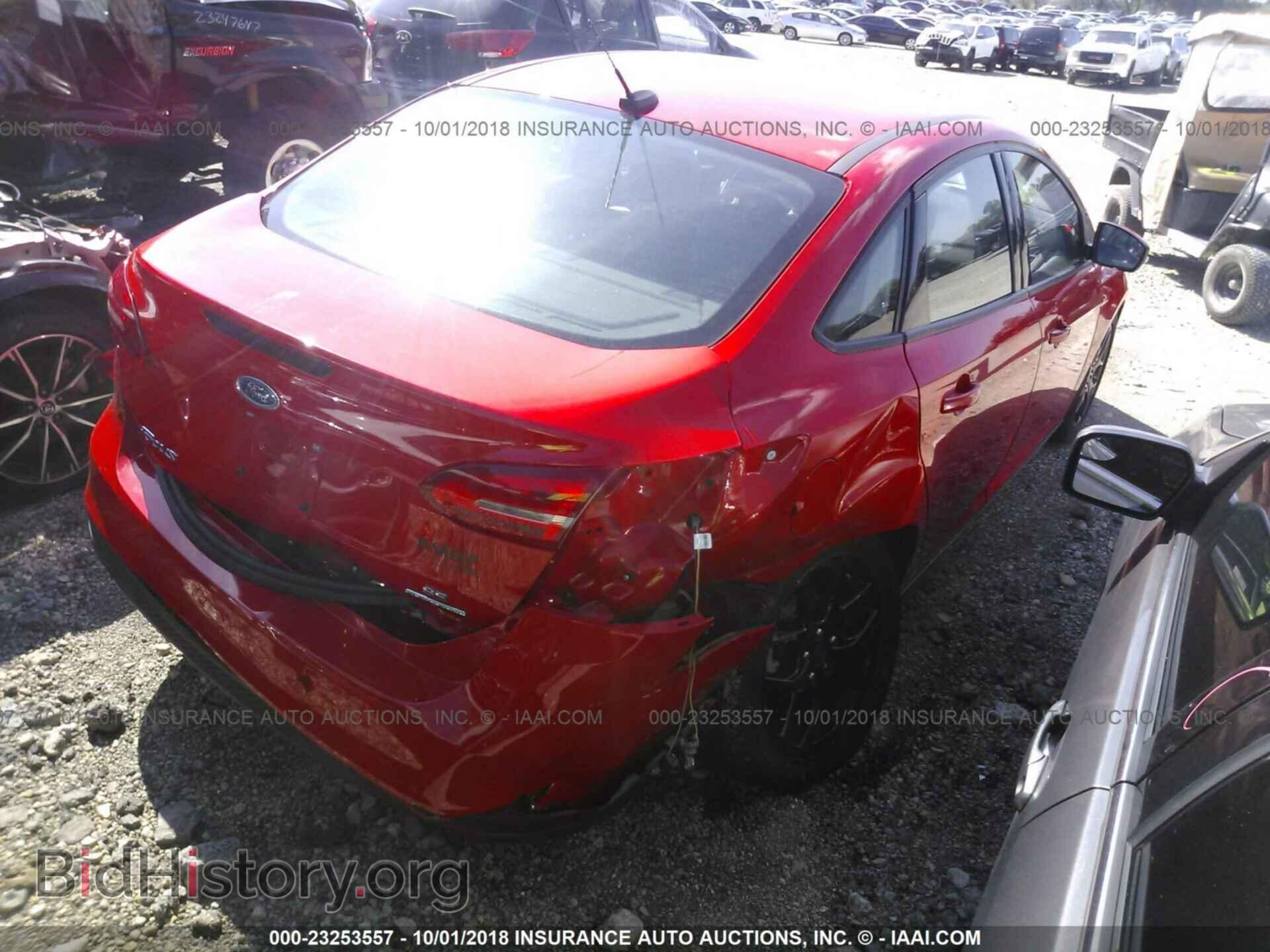 2016 Ford Focus - VIN: 1FADP3F28GL307969 - Photo 4