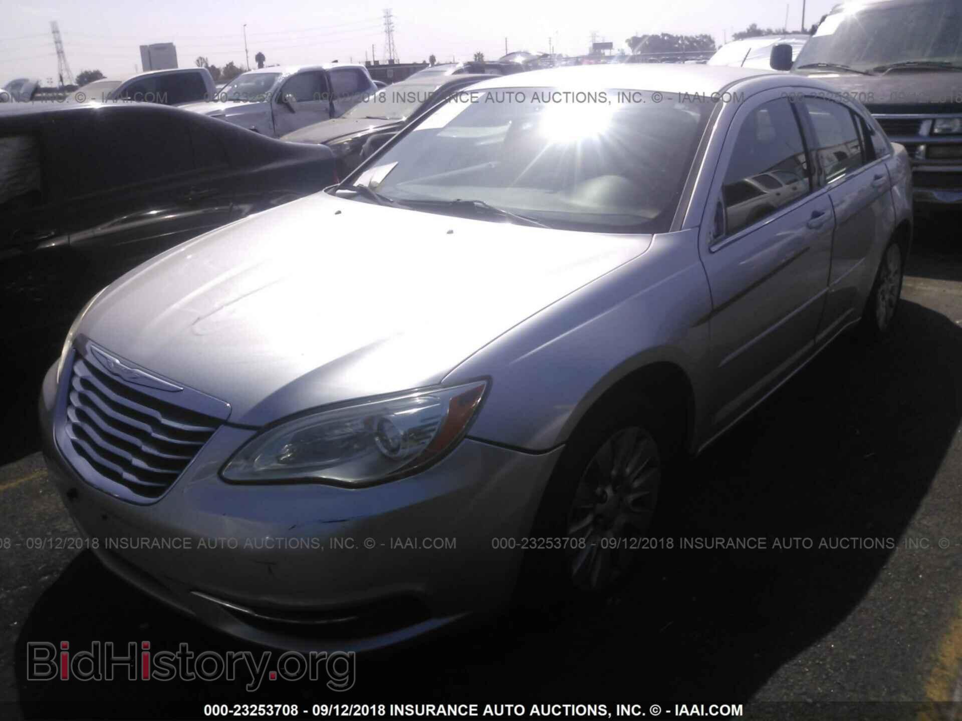 2011 Chrysler 200 - VIN: 1C3BC4FB1BN553783 - Фото 2