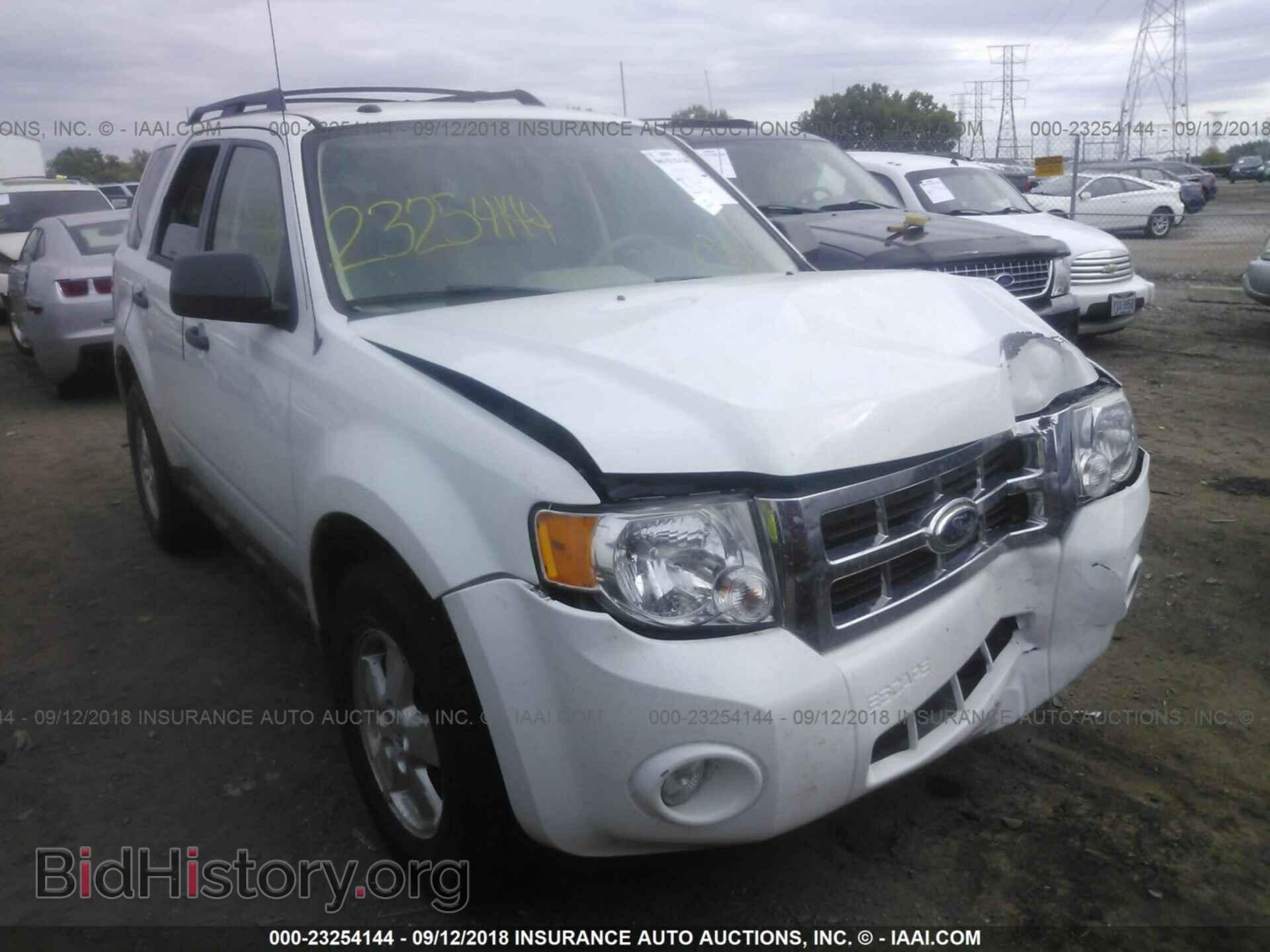 Photo 1FMCU0D74CKC20531 - Ford Escape 2012