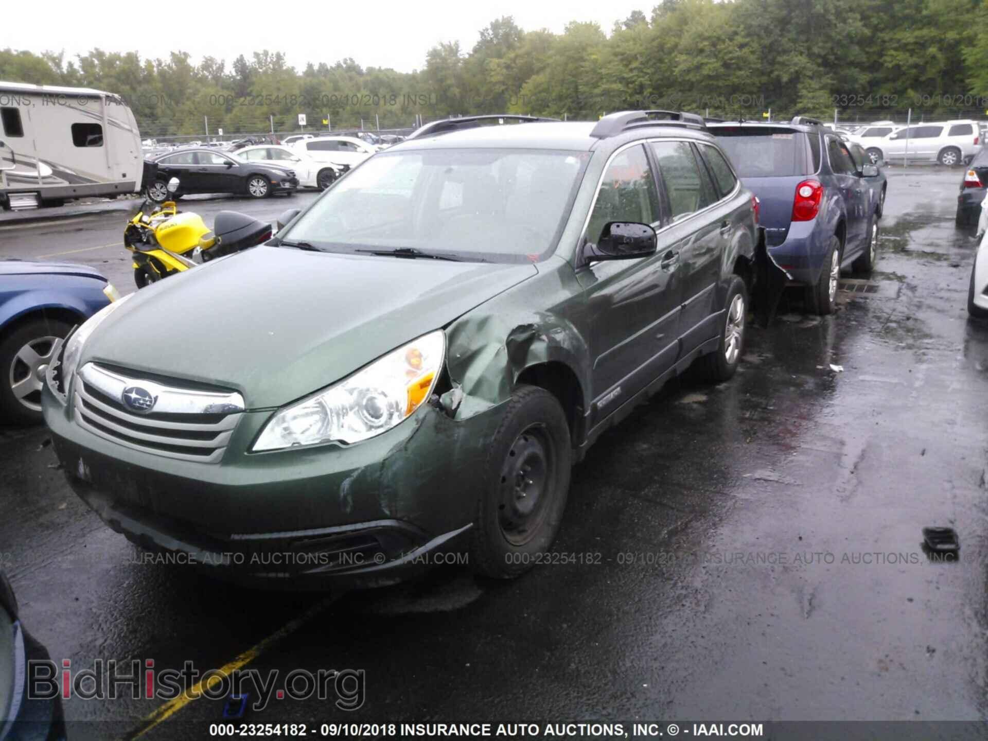 2011 Subaru Outback - VIN: 4S4BRBAC1B3437201 - Фото 2