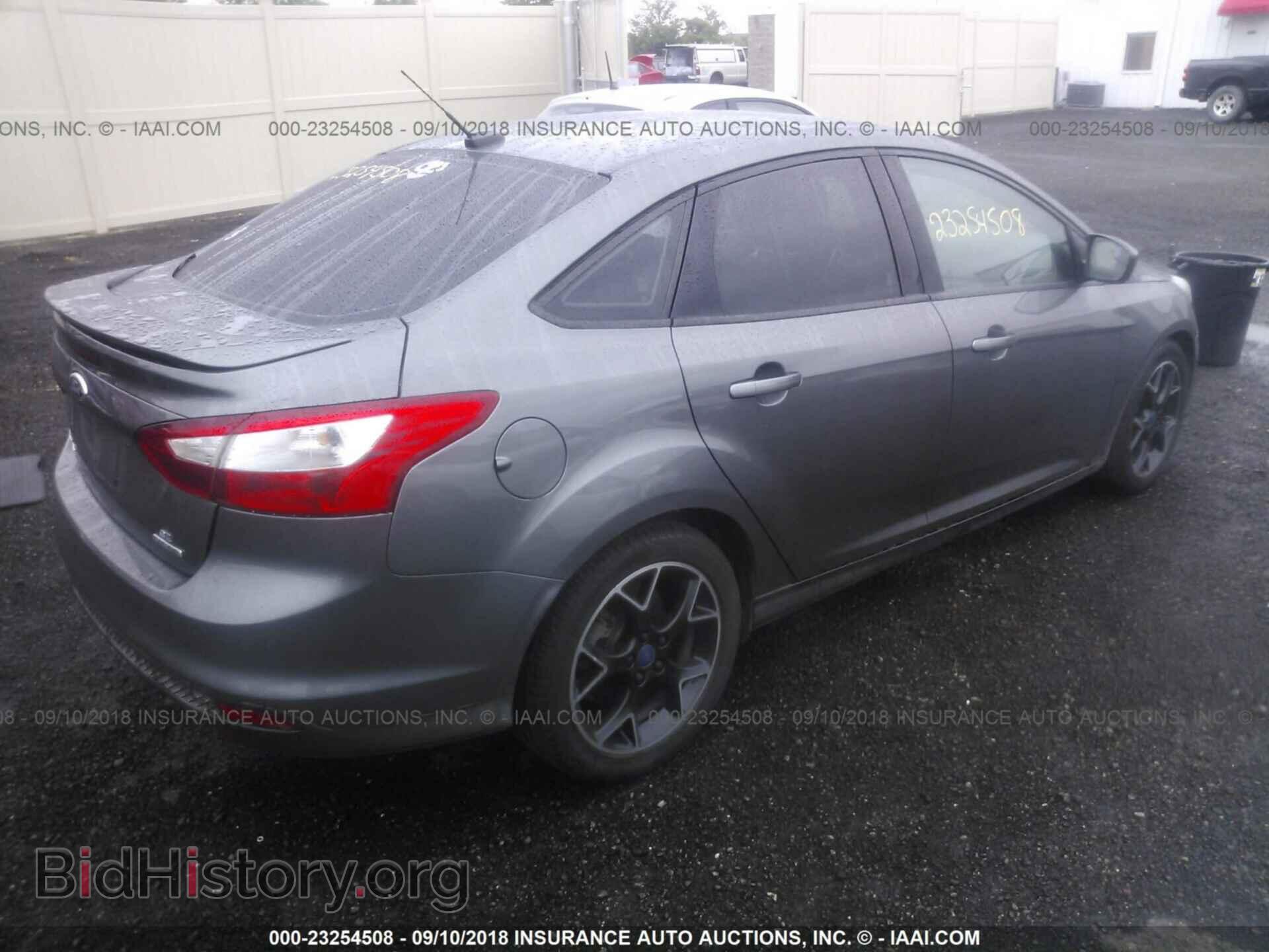 2012 Ford Focus - VIN: 1FAHP3F27CL448365 - Photo 4