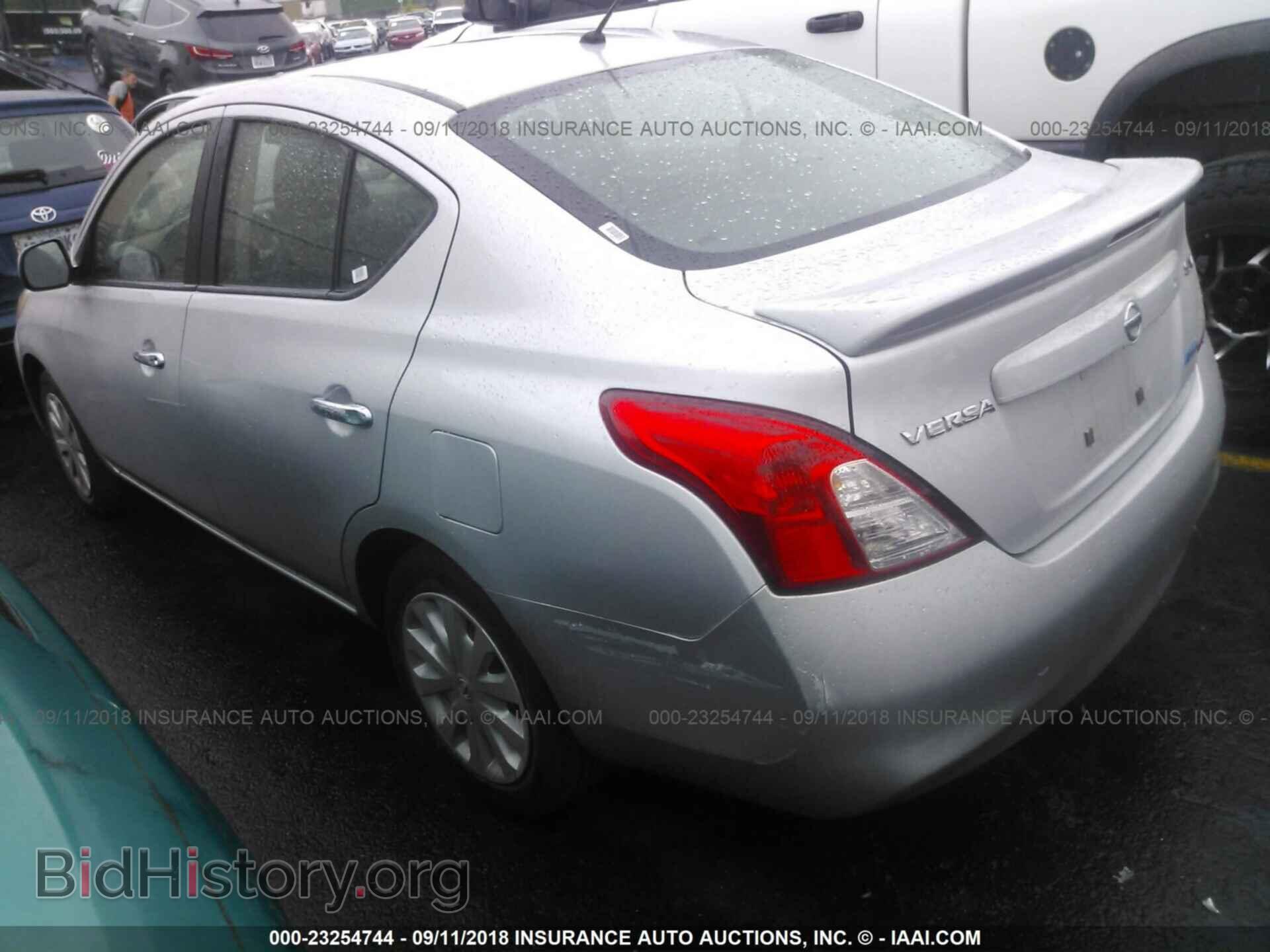2013 Nissan Versa - VIN: 3N1CN7AP7DL885571 - Фото 3