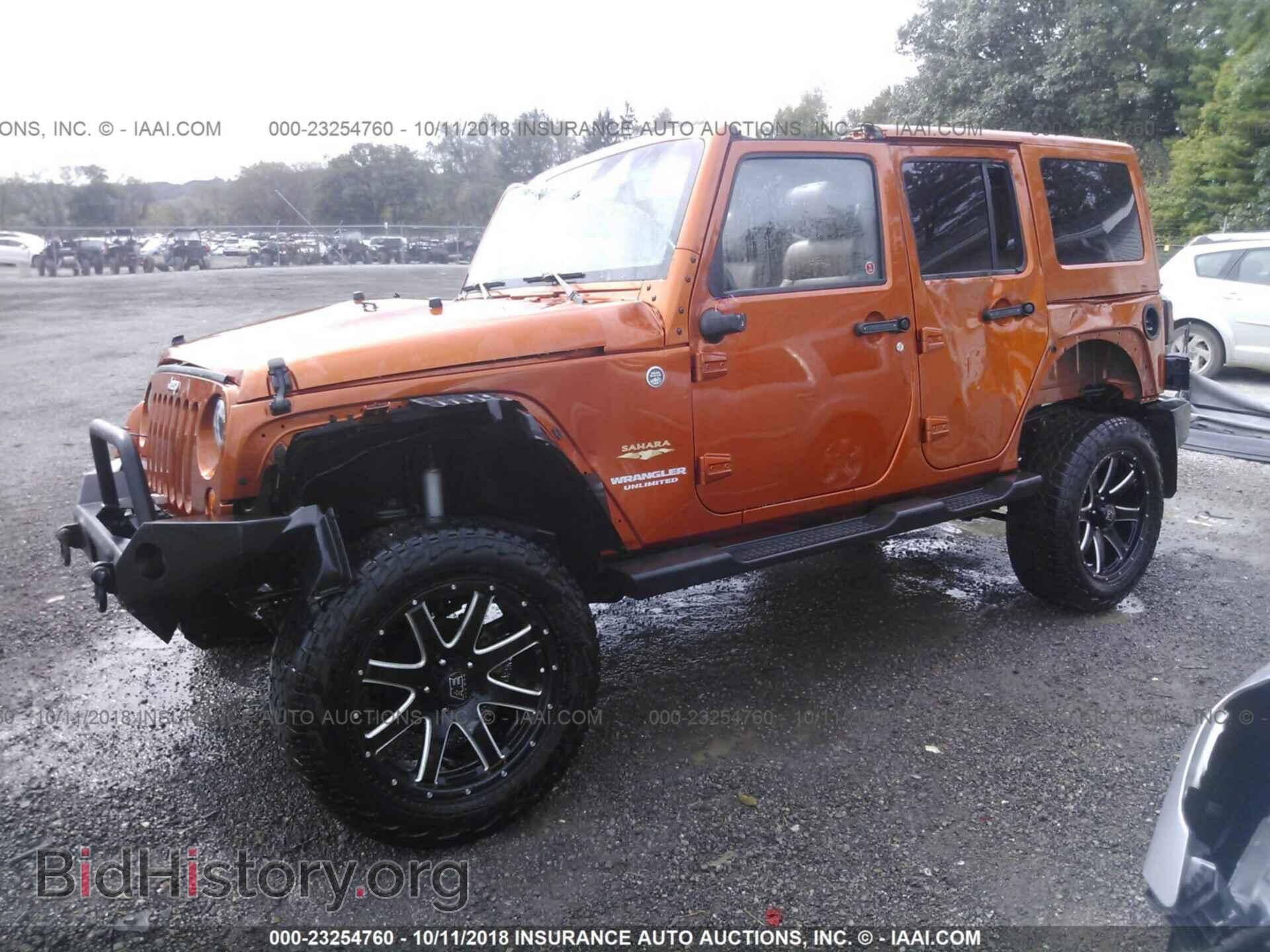 2011 Jeep Wrangler - VIN: 1J4BA5H14BL634861 - Фото 2