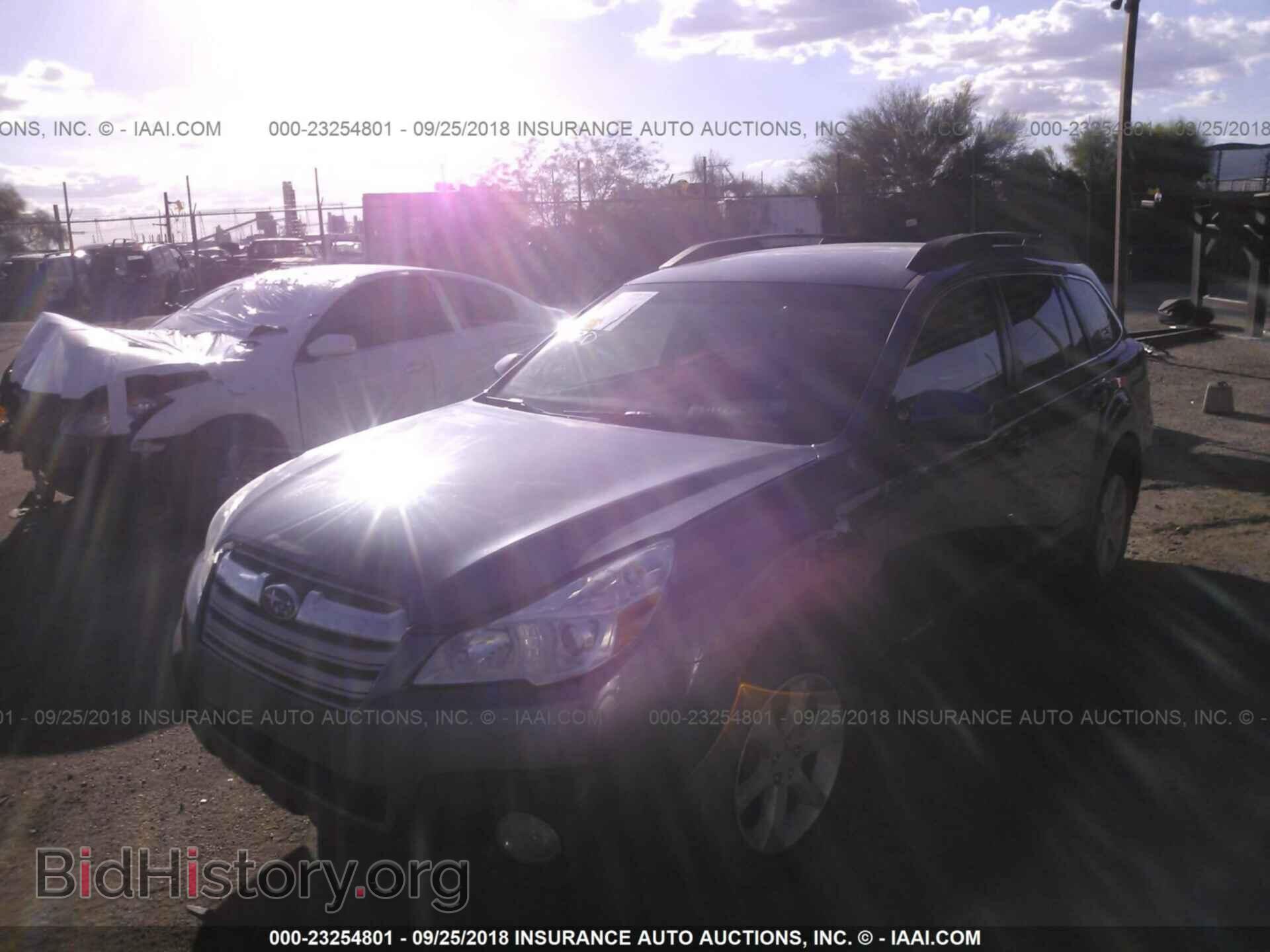 2014 Subaru Outback - VIN: 4S4BRCCC7E3231825 - Фото 2