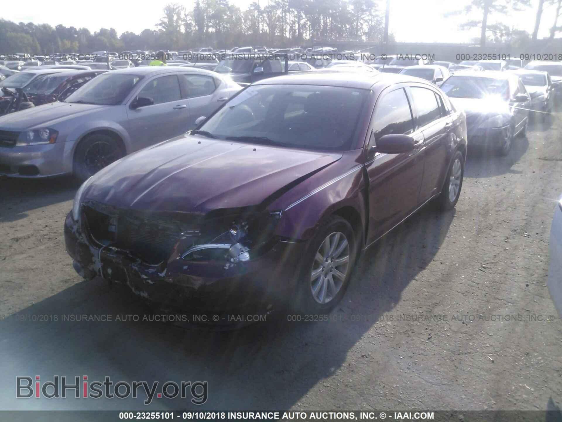 2014 Chrysler 200 - VIN: 1C3CCBAB4EN212642 - Фото 2