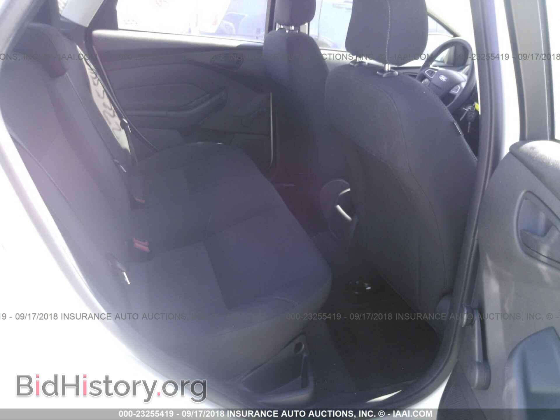 2016 Ford Focus - VIN: 1FADP3E22GL201812 - Photo 8