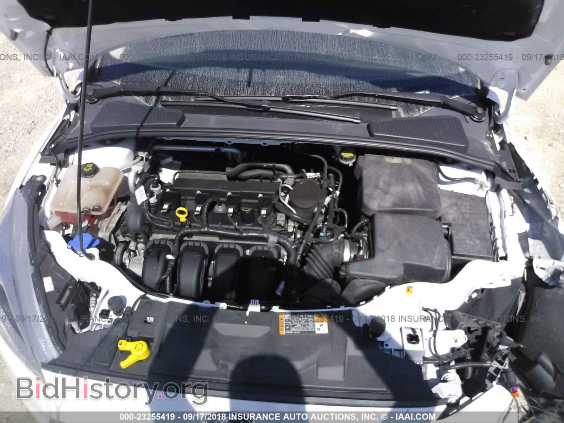 2016 Ford Focus - VIN: 1FADP3E22GL201812 - Photo 10