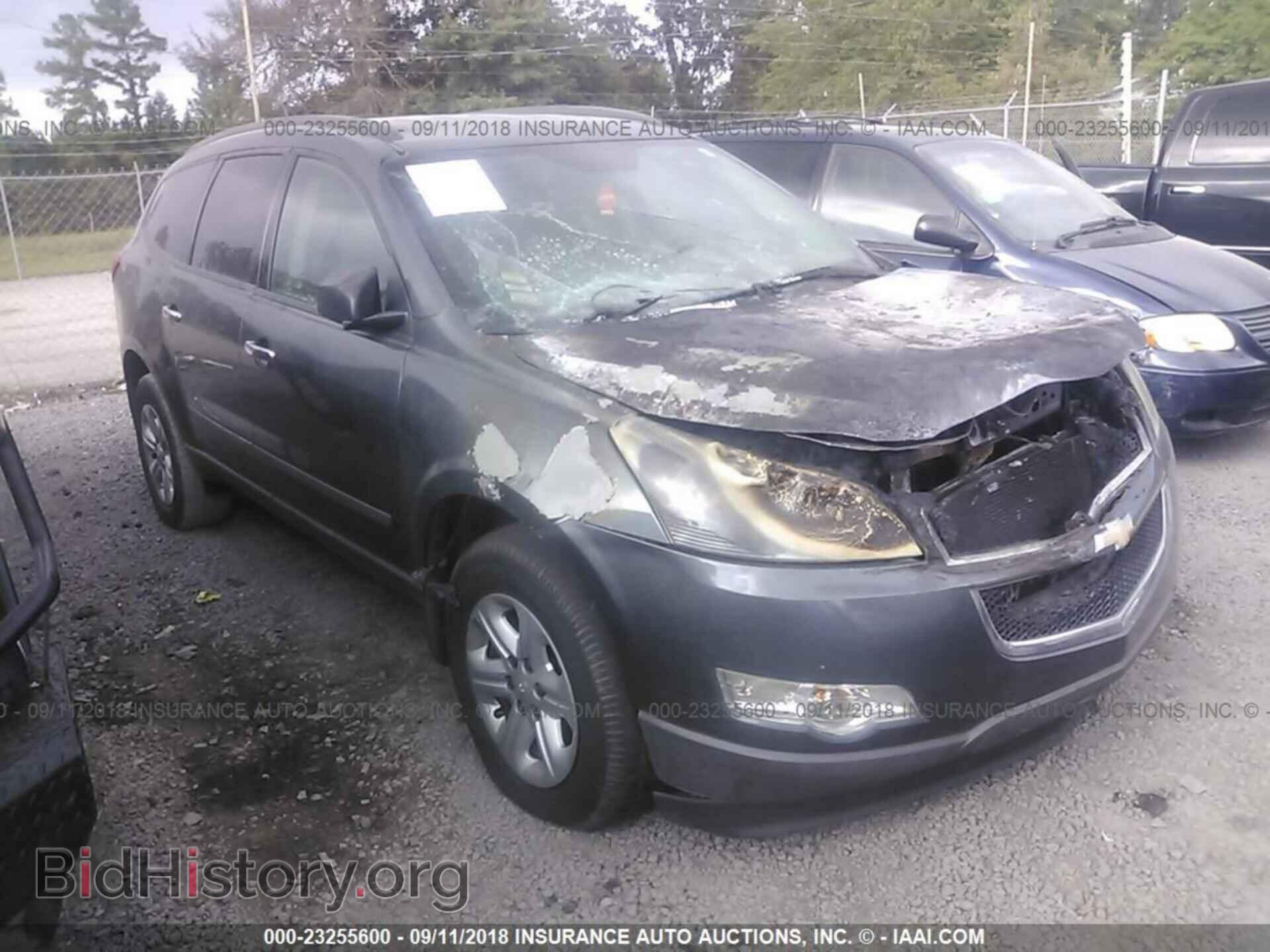 Фотография 1GNKRFED7BJ133047 - CHEVROLET TRAVERSE 2011