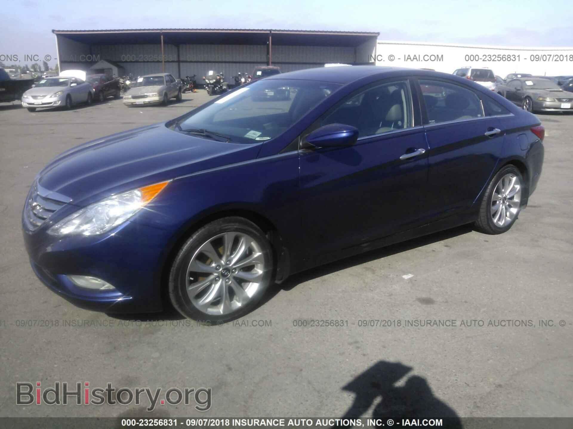 2012 Hyundai Sonata - VIN: 5NPEC4ACXCH487177 - Photo 2