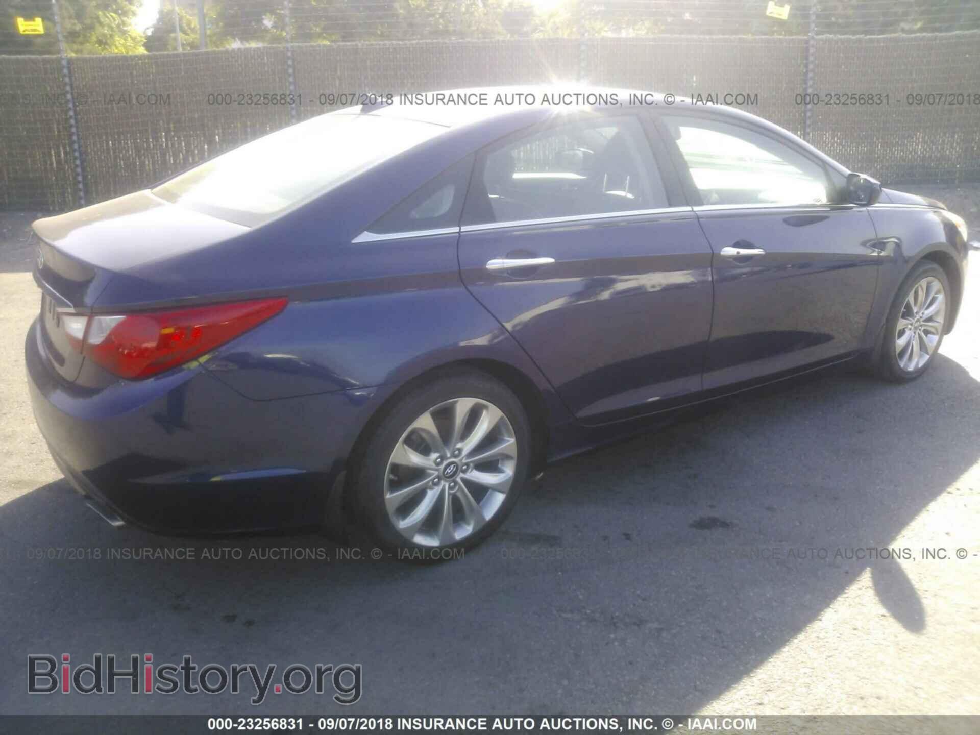 2012 Hyundai Sonata - VIN: 5NPEC4ACXCH487177 - Photo 4