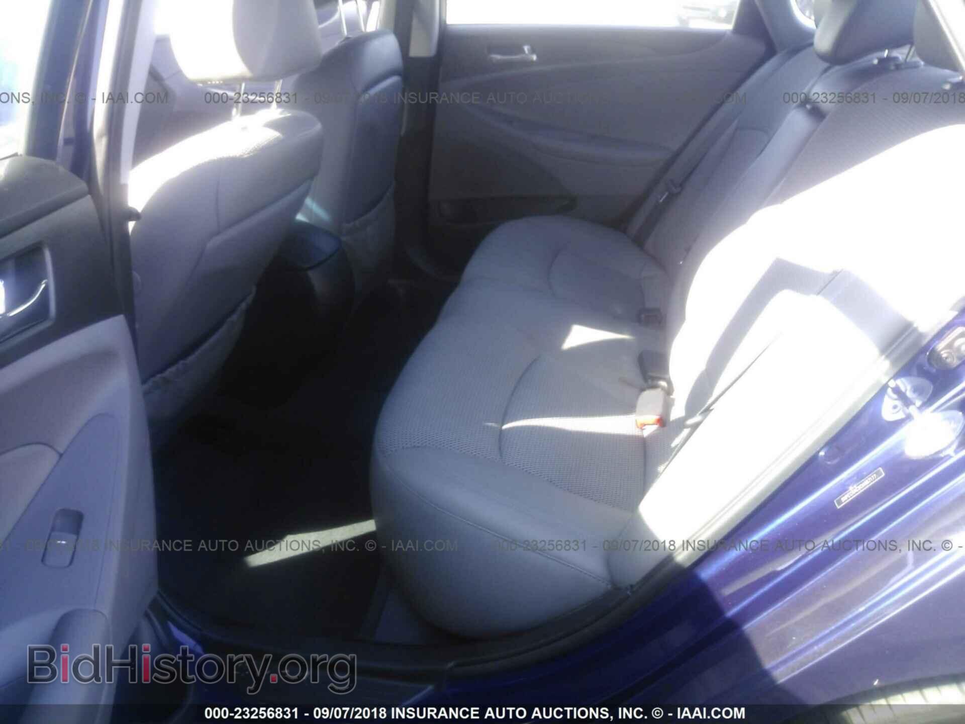 2012 Hyundai Sonata - VIN: 5NPEC4ACXCH487177 - Photo 8