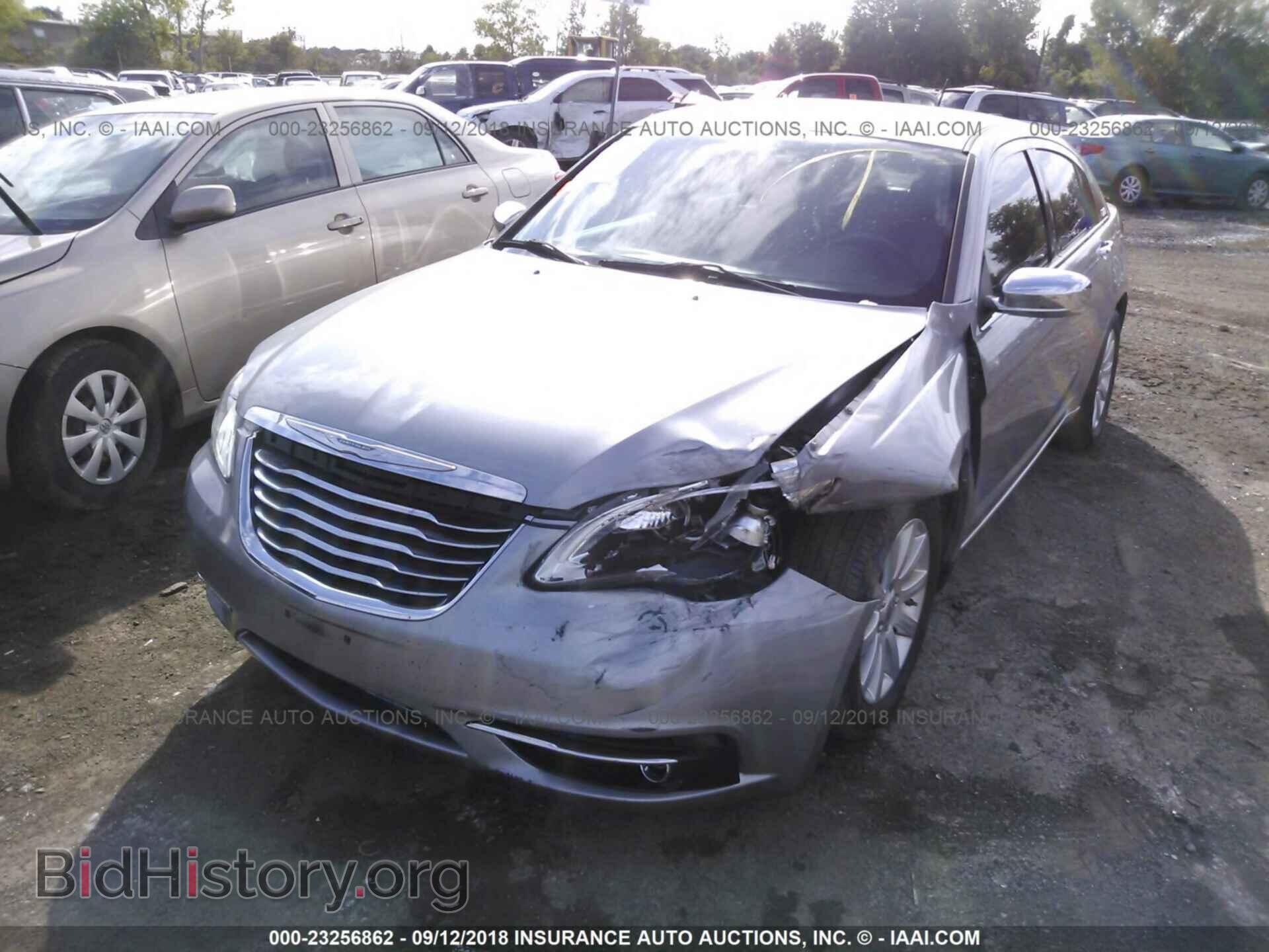 2013 Chrysler 200 - VIN: 1C3CCBCG7DN701690 - Фото 2